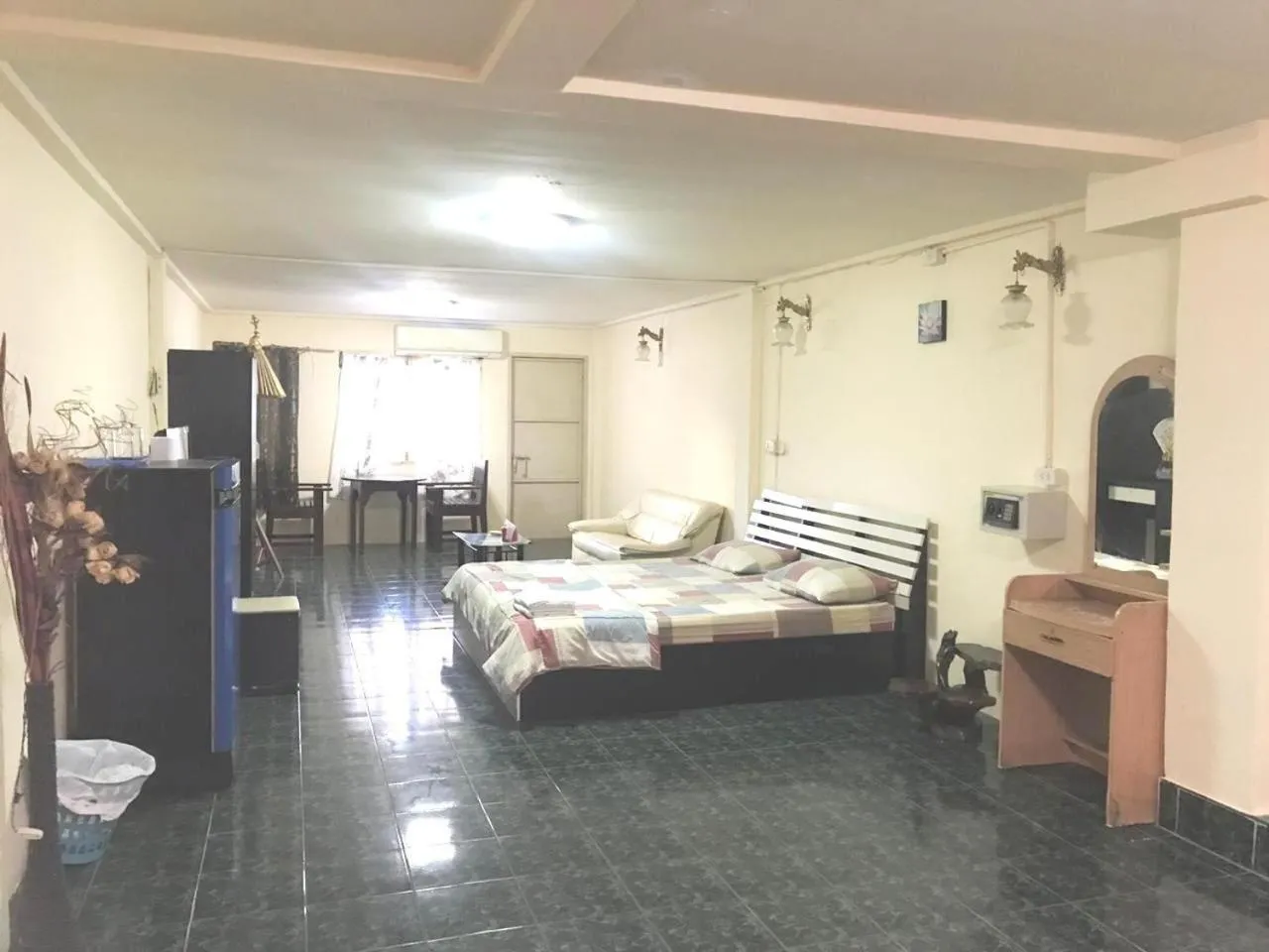 Photo of the whole room, Bed in Encore Sea View