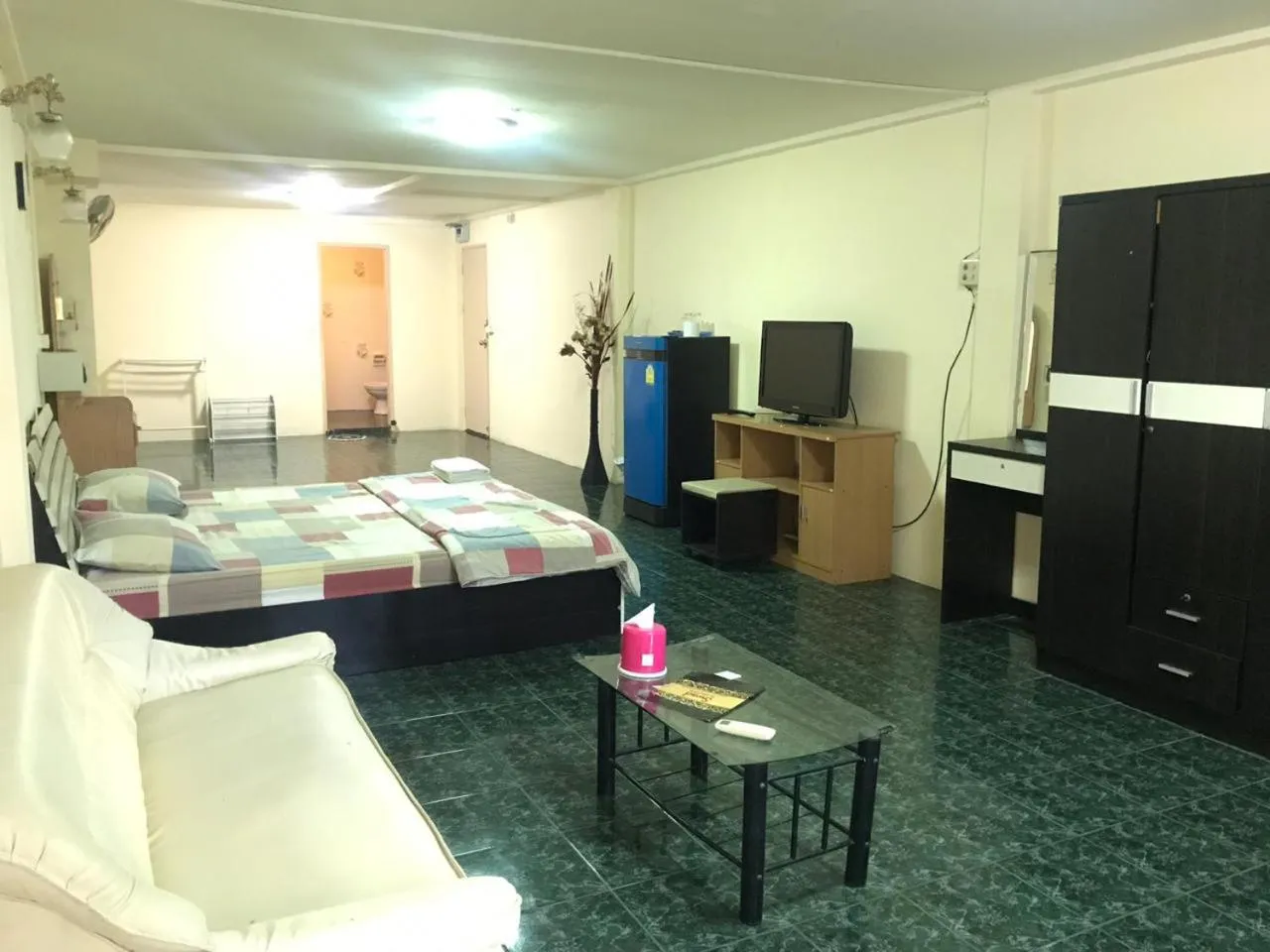 Photo of the whole room, Bed in Encore Sea View