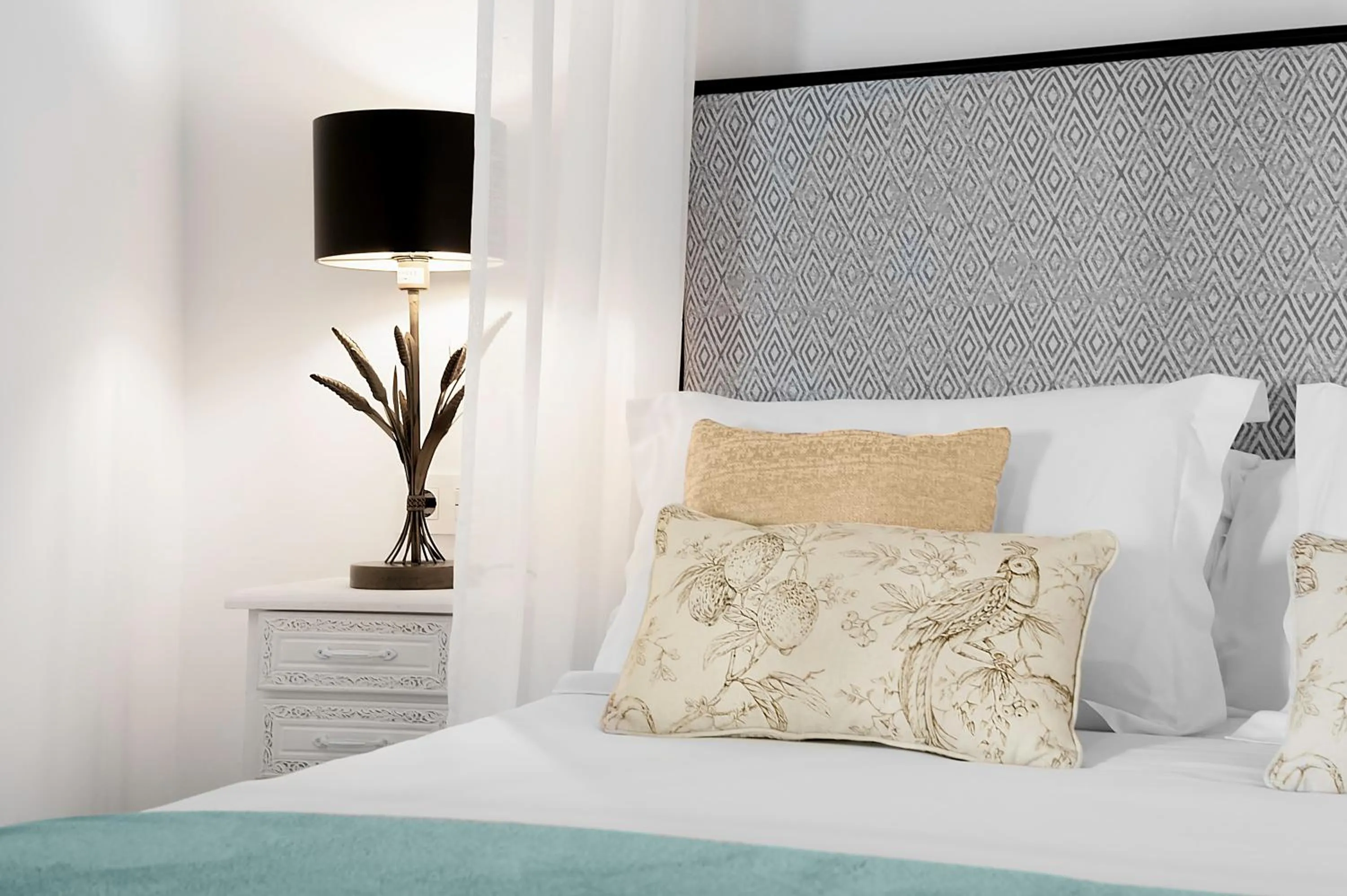 Bed in Hotel Mercader de Sedas by Maxi Hoteles