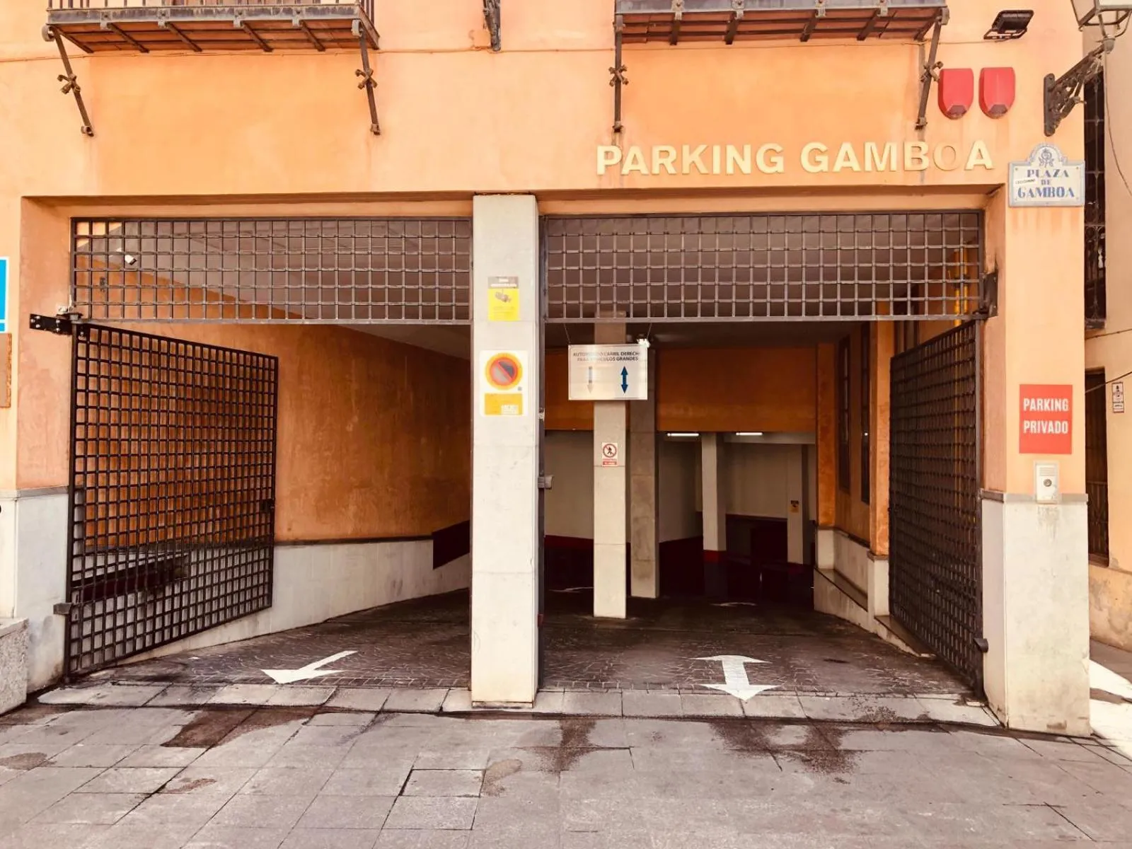 Parking in Hotel Mercader de Sedas by Maxi Hoteles