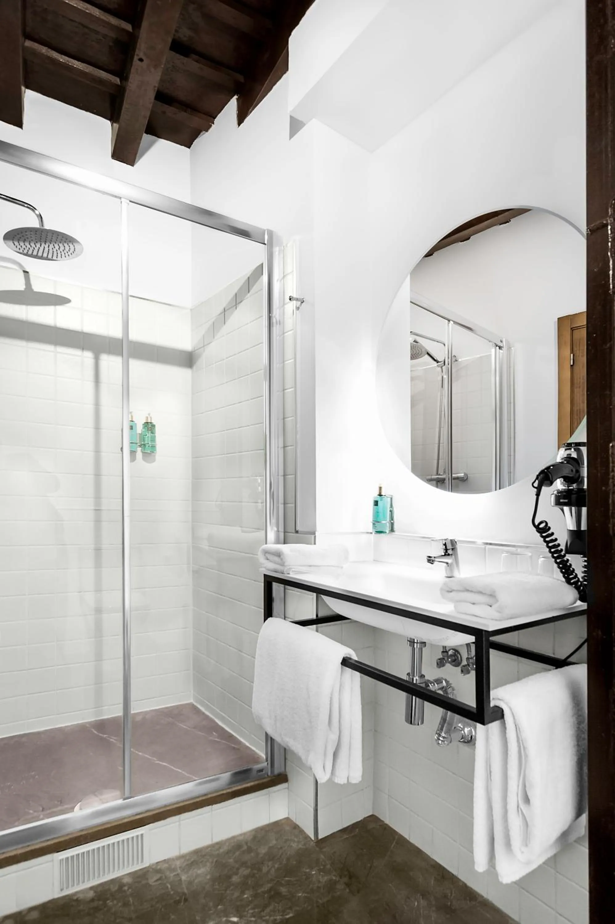 Bathroom in Hotel Mercader de Sedas by Maxi Hoteles