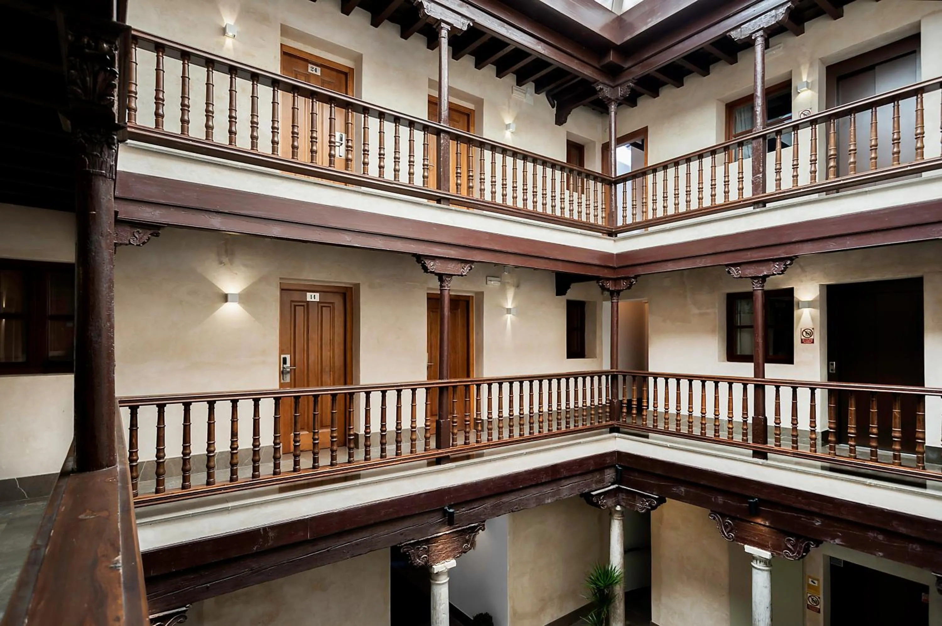 Inner courtyard view in Hotel Mercader de Sedas by Maxi Hoteles