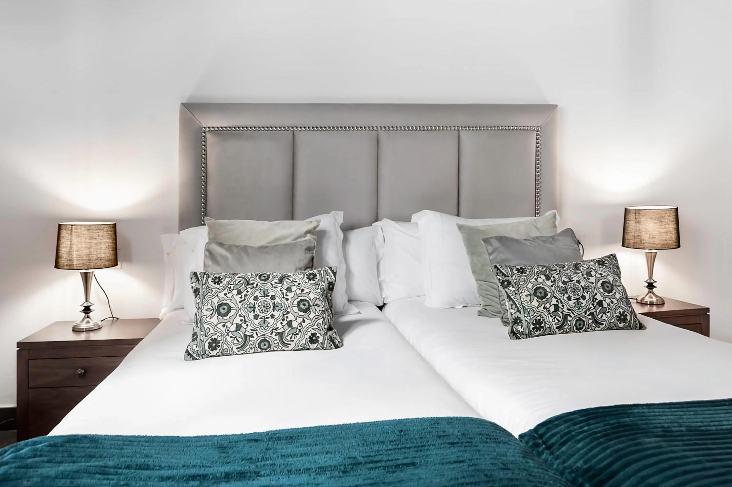 Bed in Hotel Mercader de Sedas by Maxi Hoteles