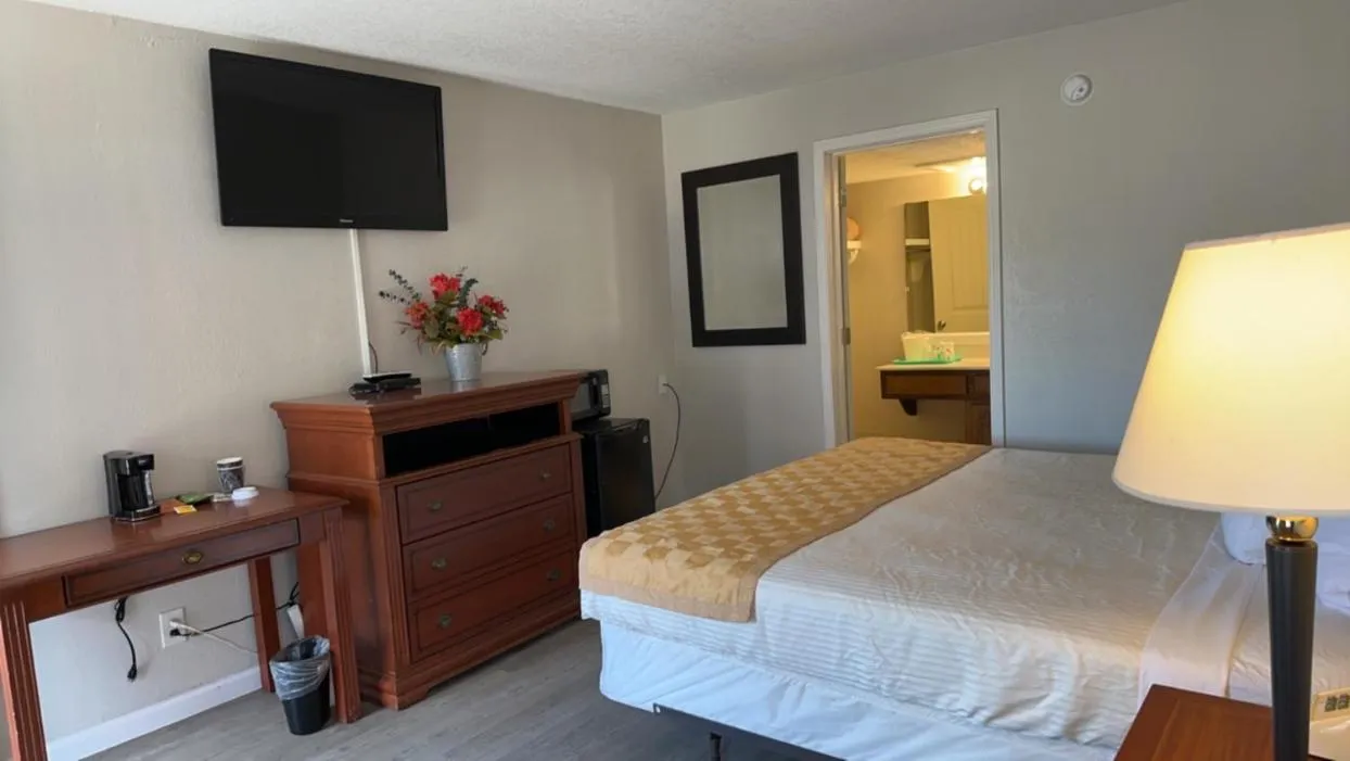 Photo of the whole room in Branson Victorian Inn