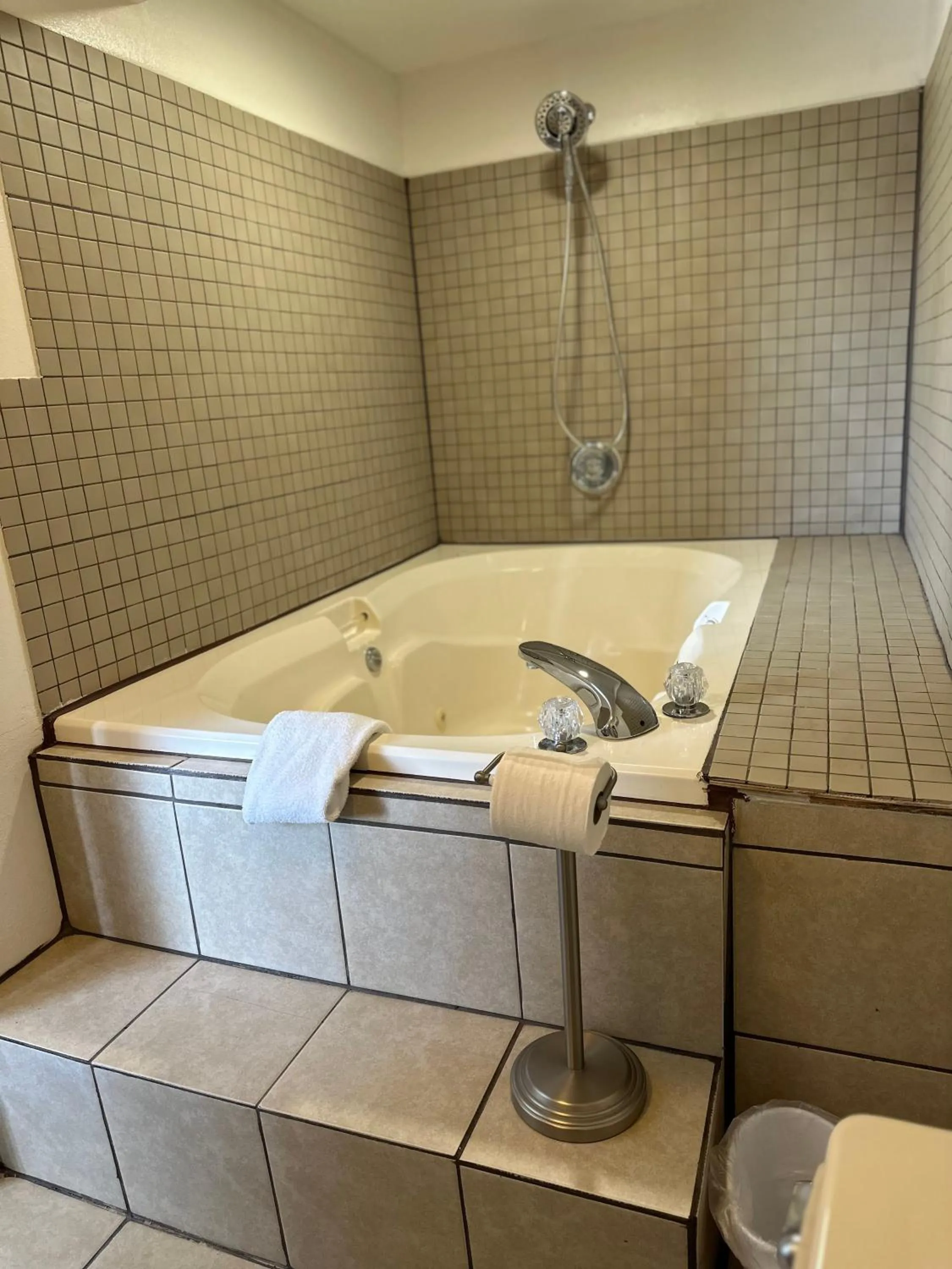 Bathroom in Branson Victorian Inn