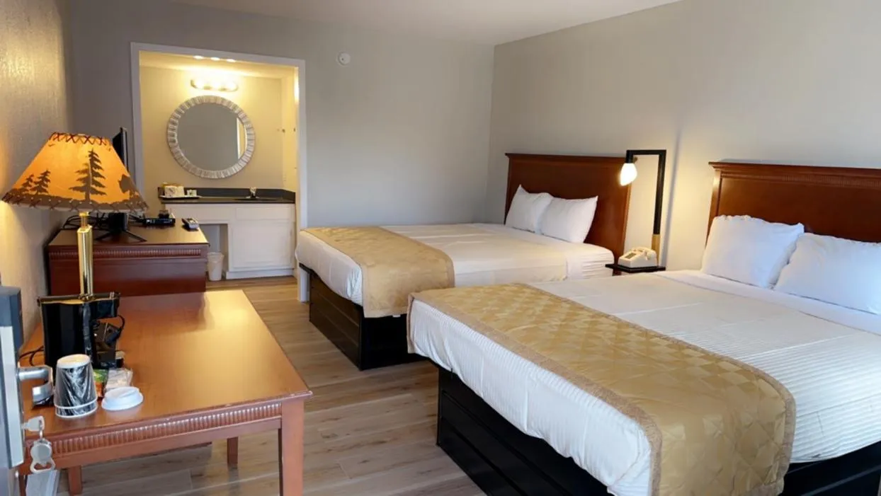 Bed in Branson Victorian Inn