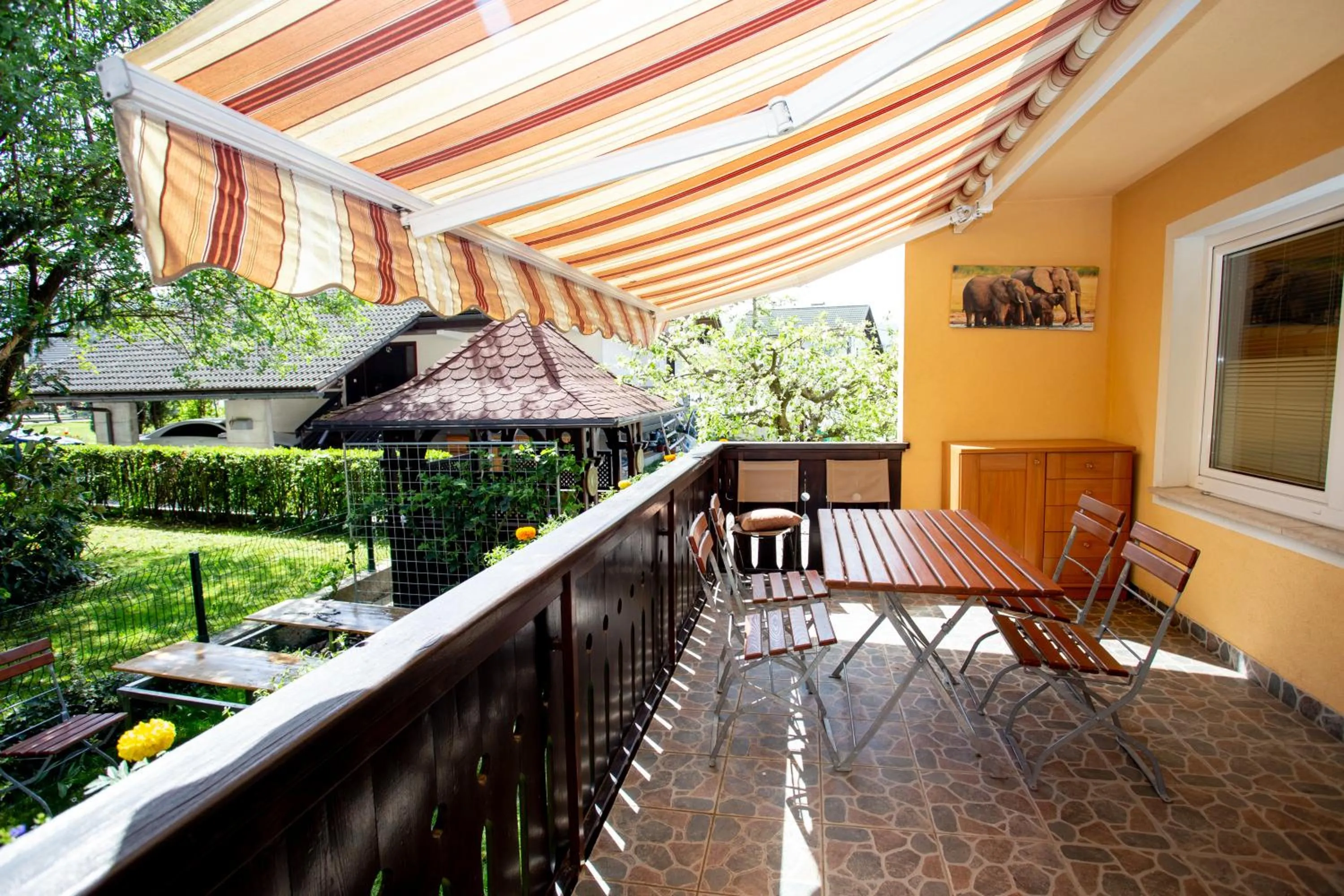 Balcony/Terrace in Hostel LakeBled