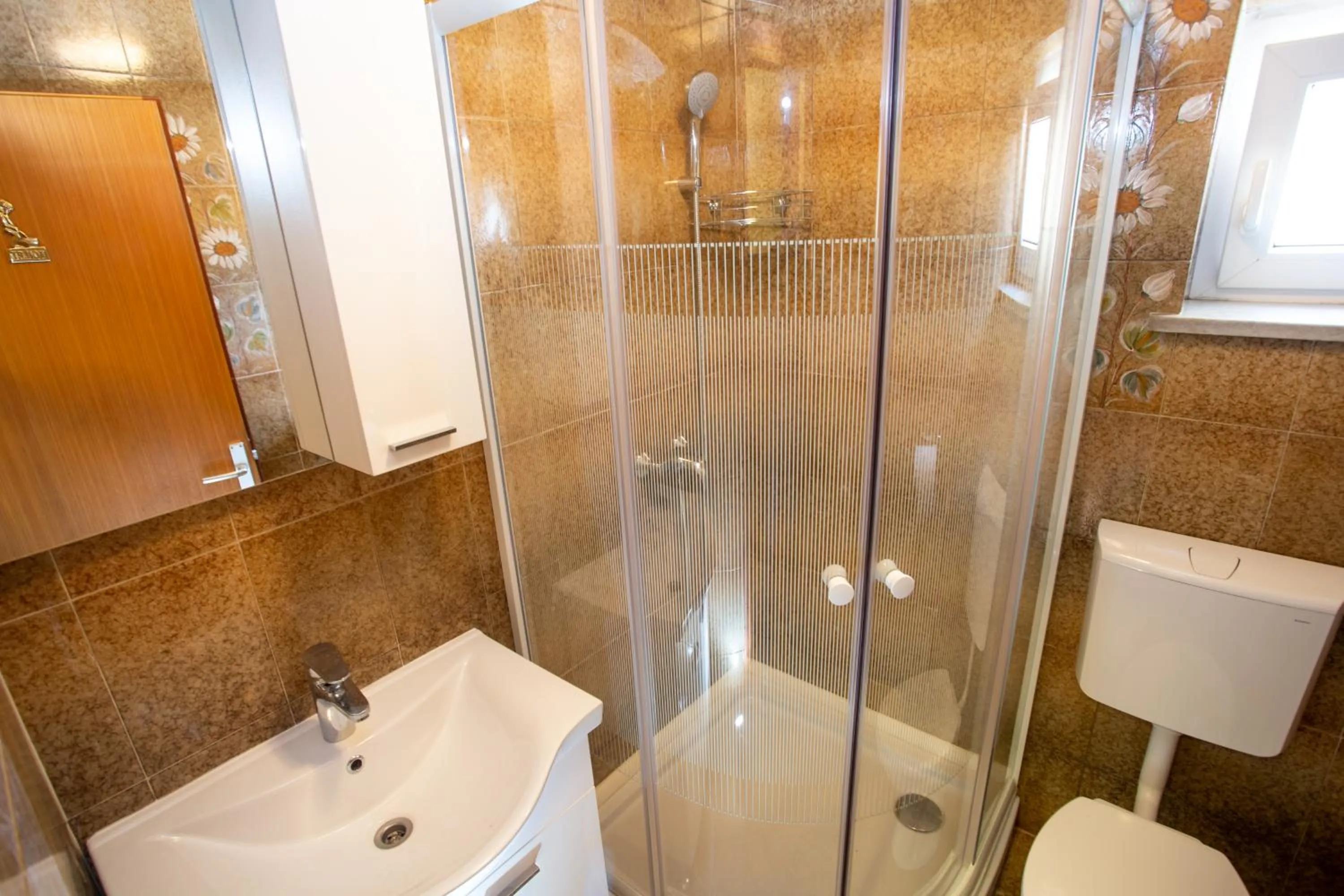 Bathroom in Hostel LakeBled