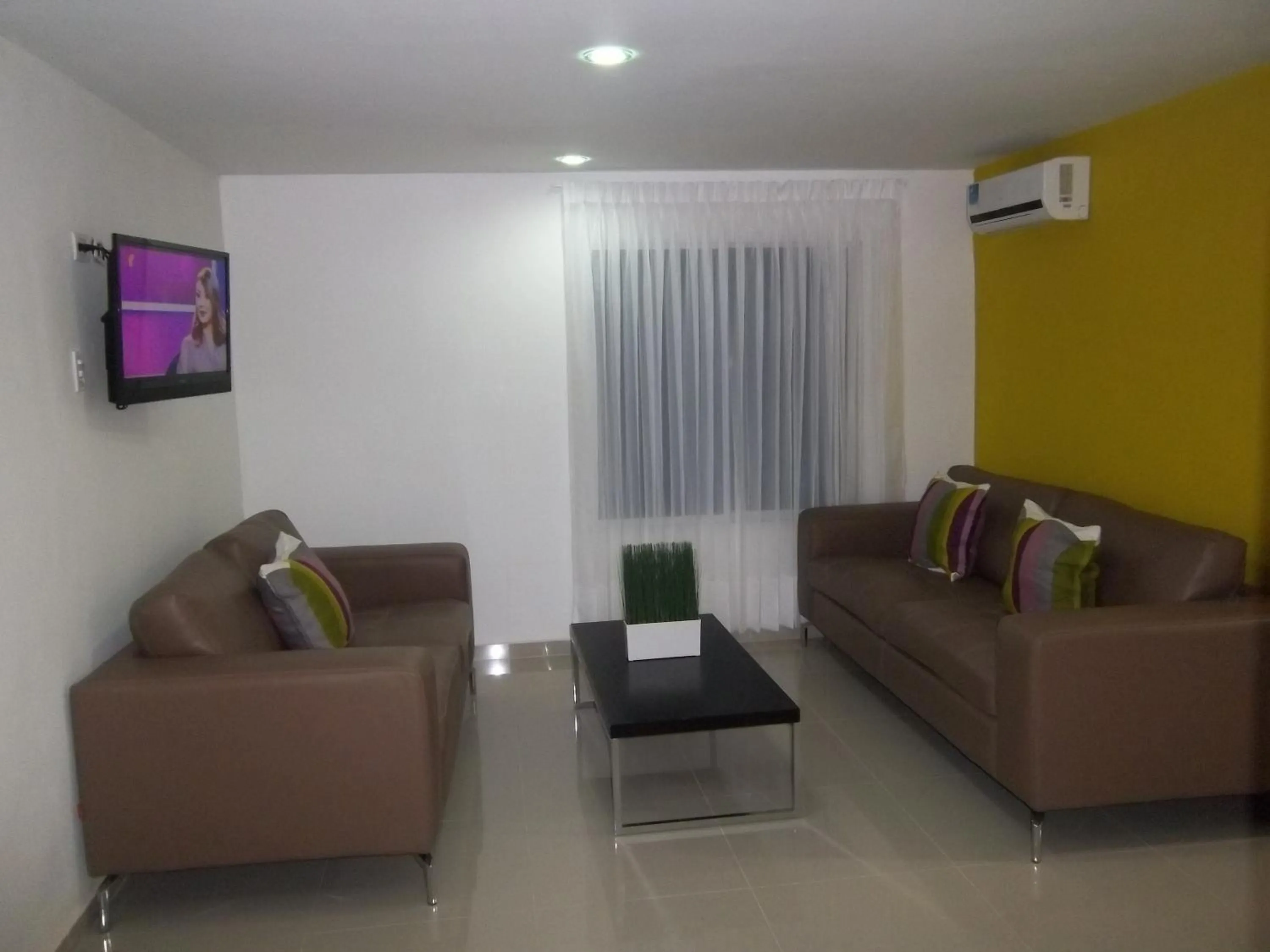 Communal lounge/ TV room in Hotel Golden House