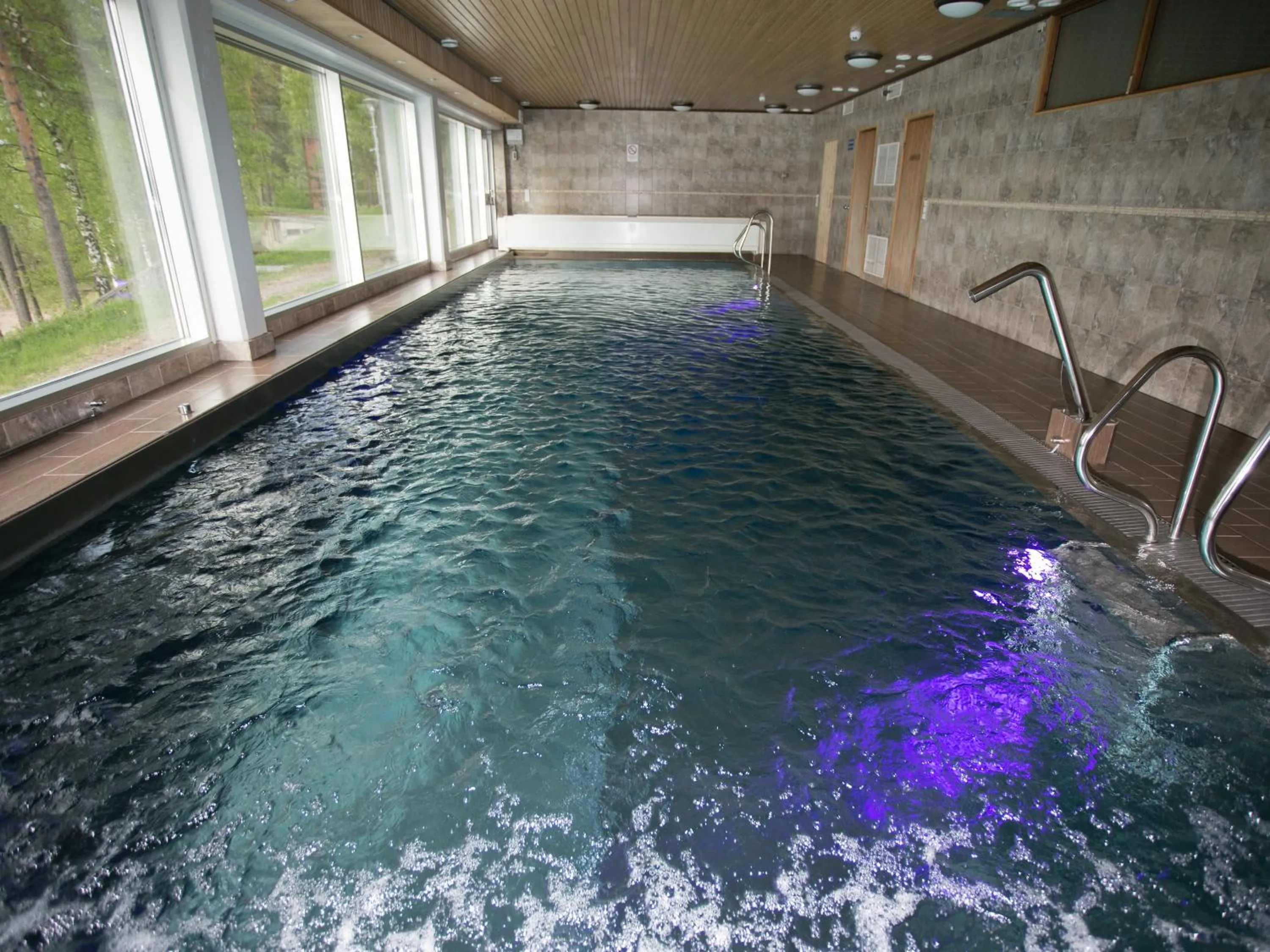 Swimming pool in Hotelli Salpa