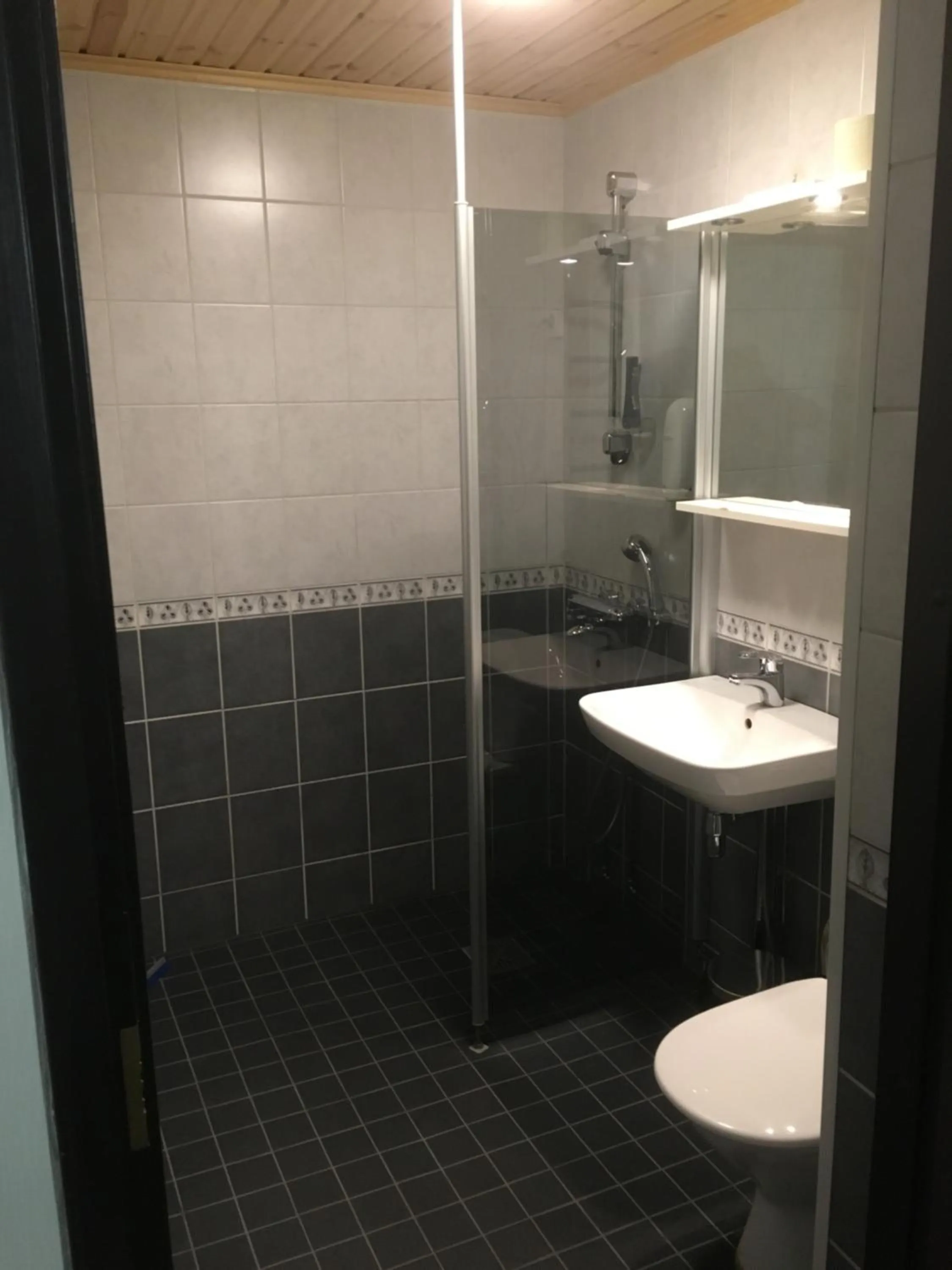 Shower in Hotelli Salpa