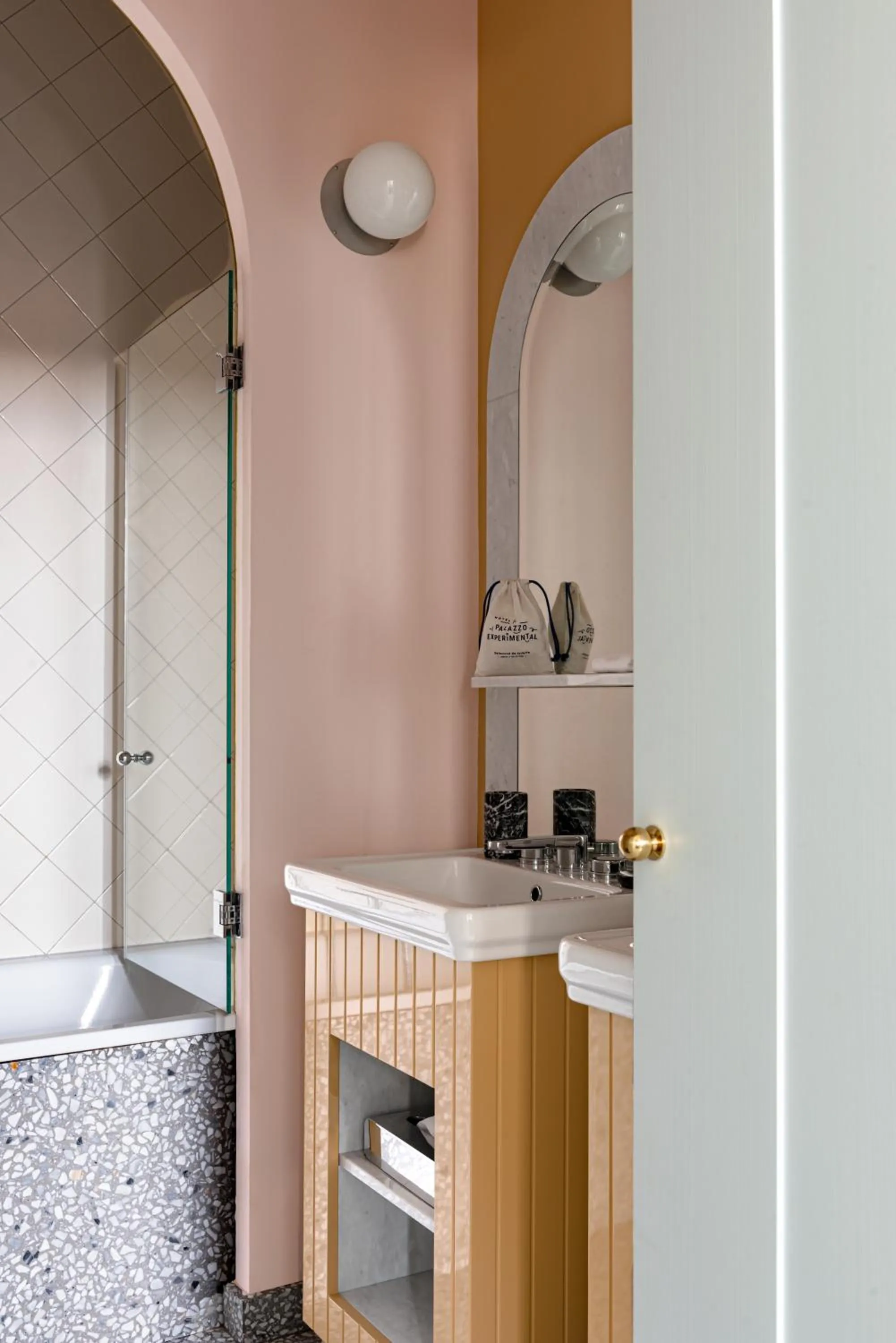 Bathroom in Il Palazzo Experimental