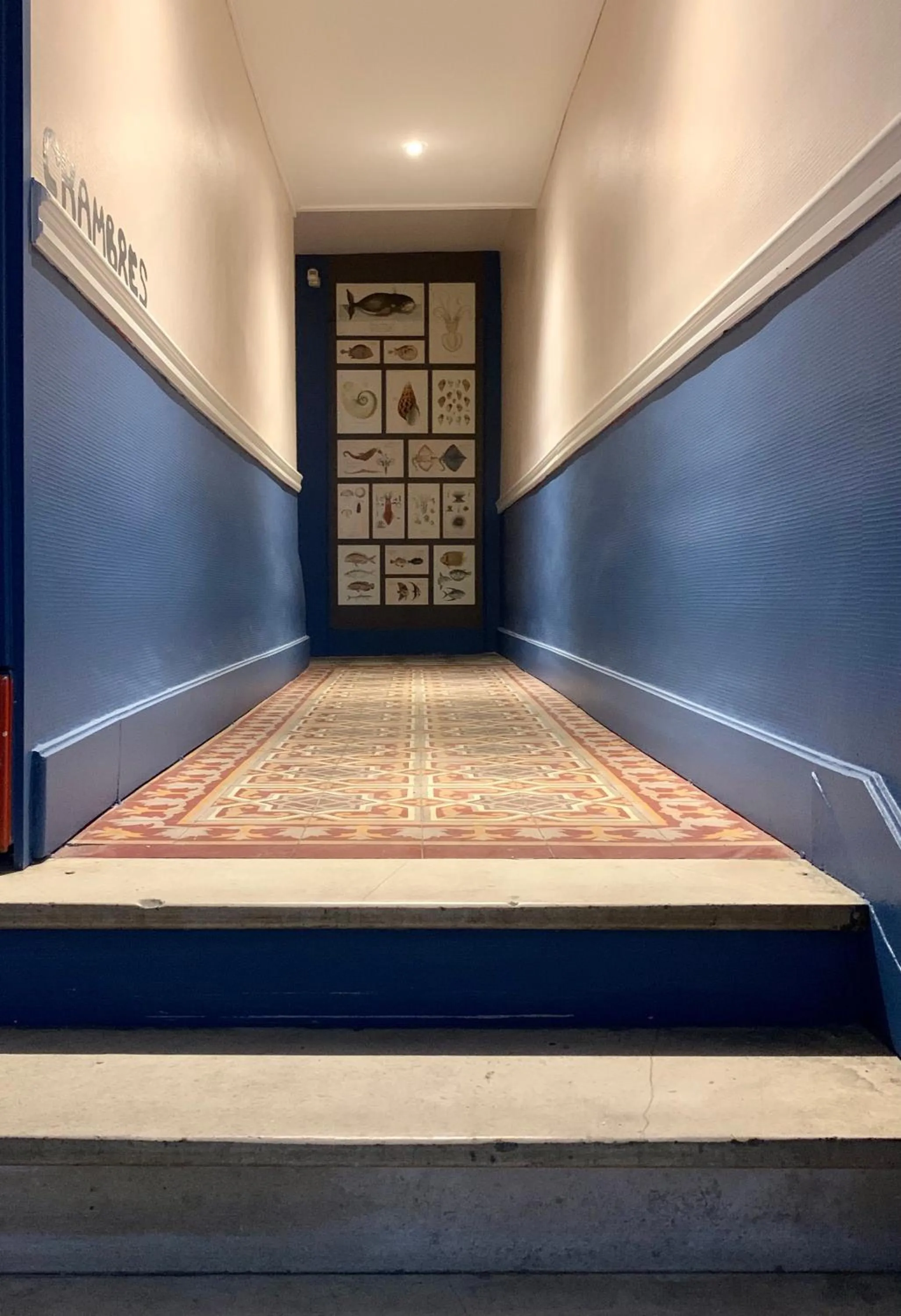 Property building, Bed in Hotel Le Petit Baigneur Palavas Plage