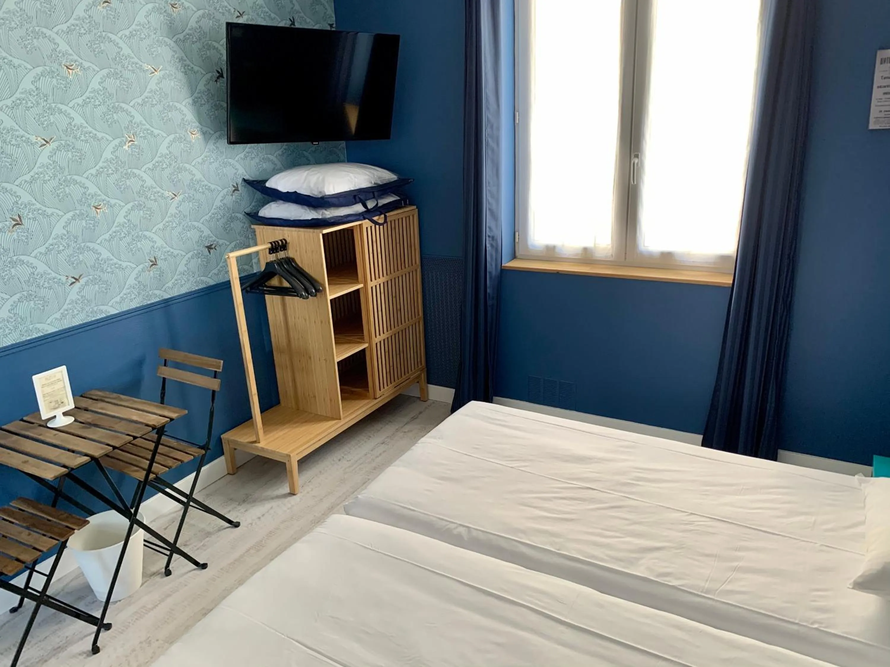 Property building, Bed in Hotel Le Petit Baigneur Palavas Plage