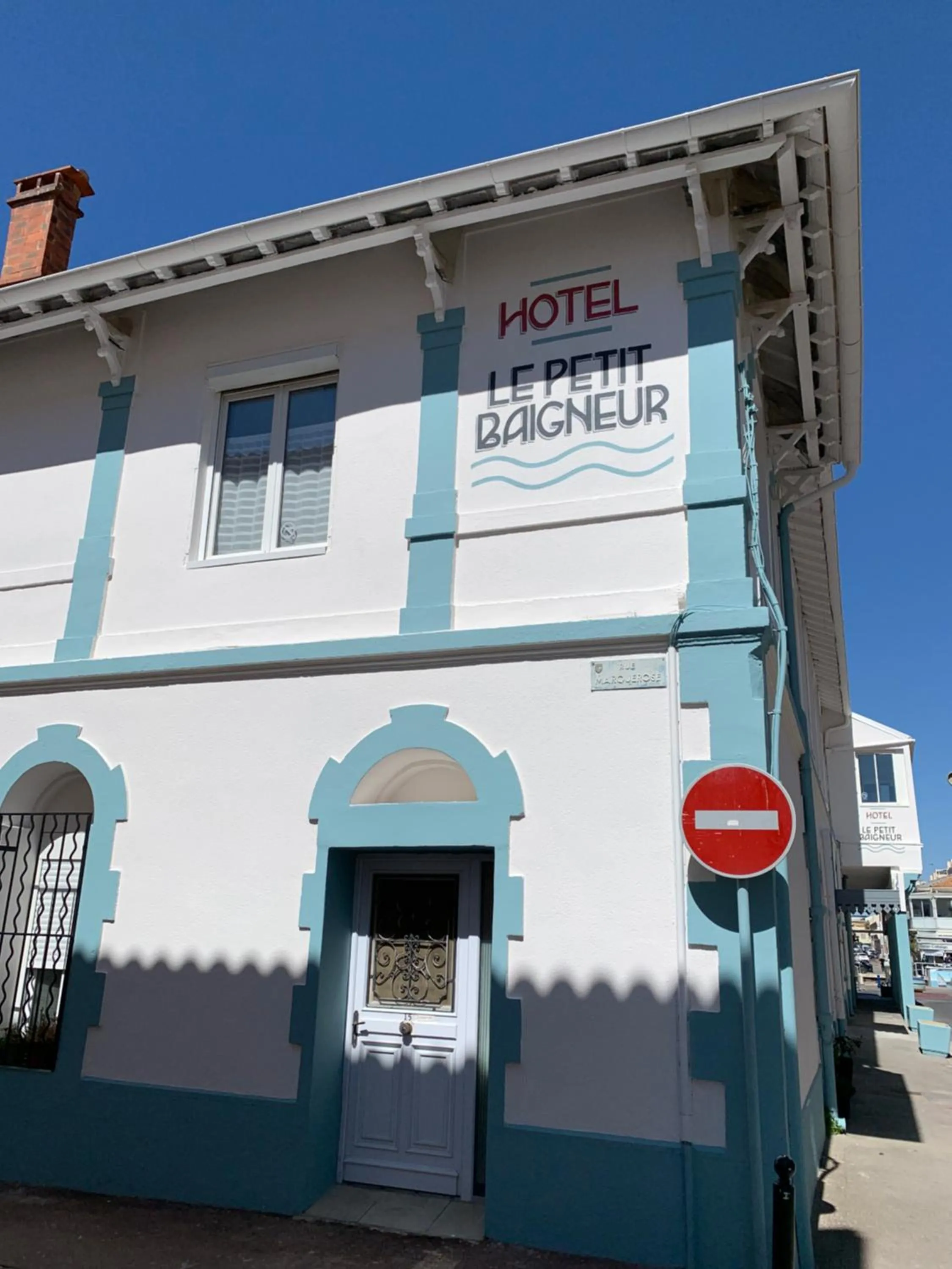 Facade/entrance in Hotel Le Petit Baigneur Palavas Plage