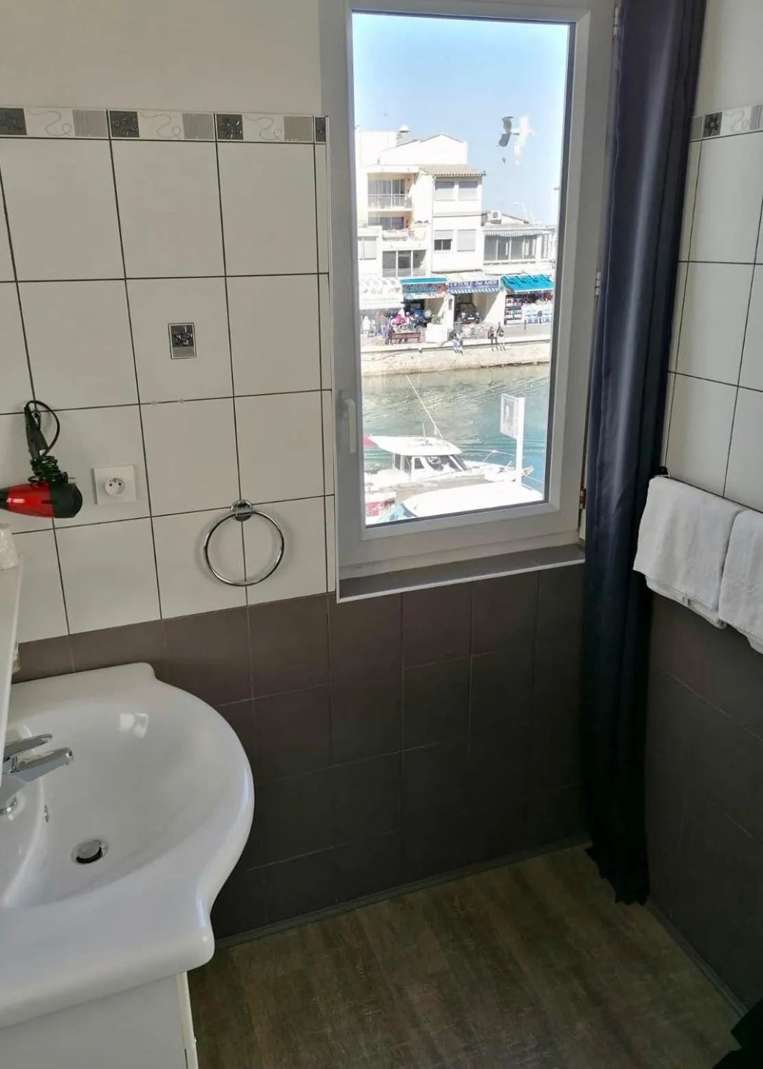 Bathroom in Hotel Le Petit Baigneur Palavas Plage