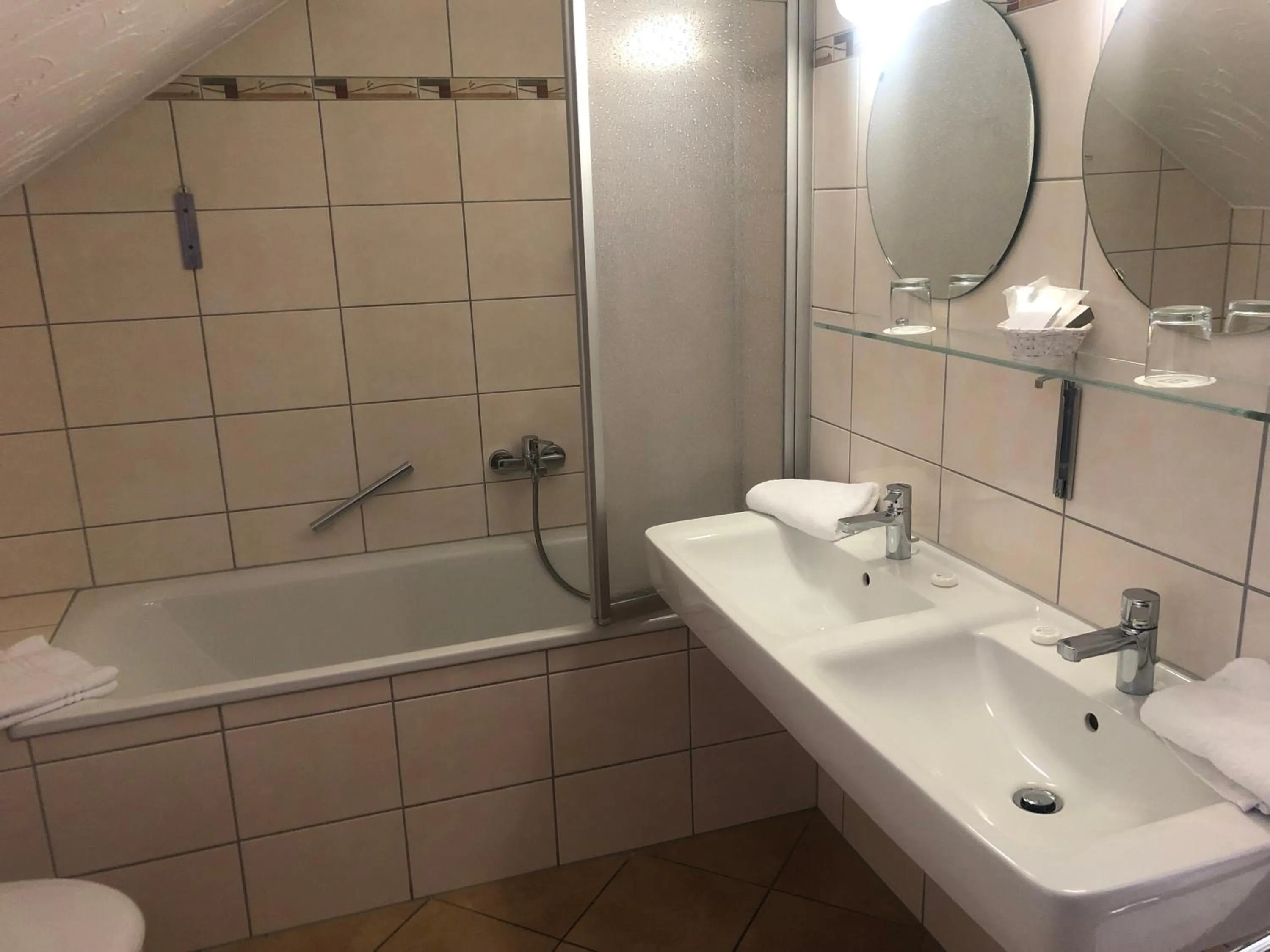 Bathroom in Hotel & Gastropark Loemühle