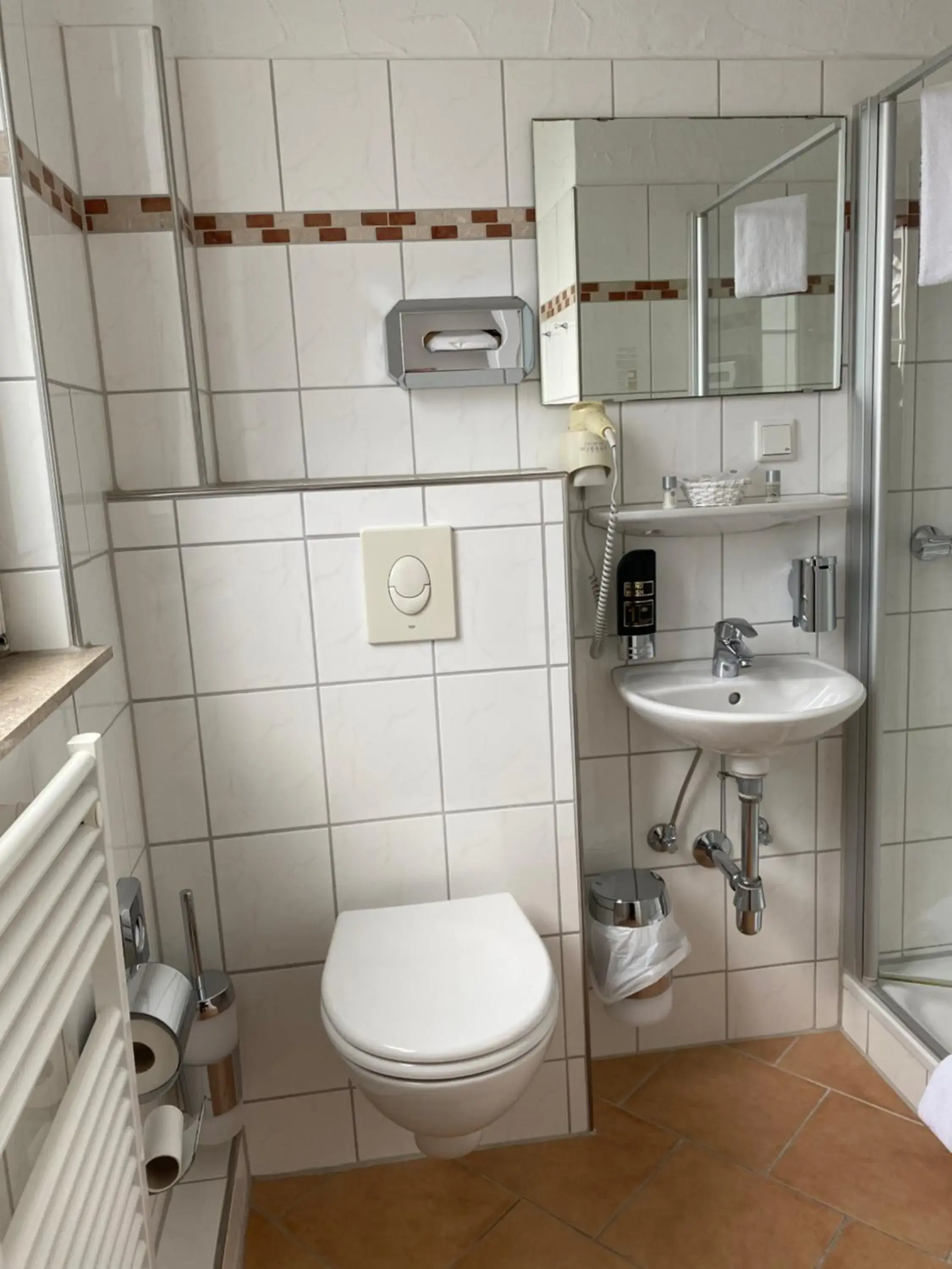 Single Room with Shower - single occupancy in Hotel & Gastropark Loemühle Single Room with Shower - single occupancy in Hotel & Gastropark Loemühle