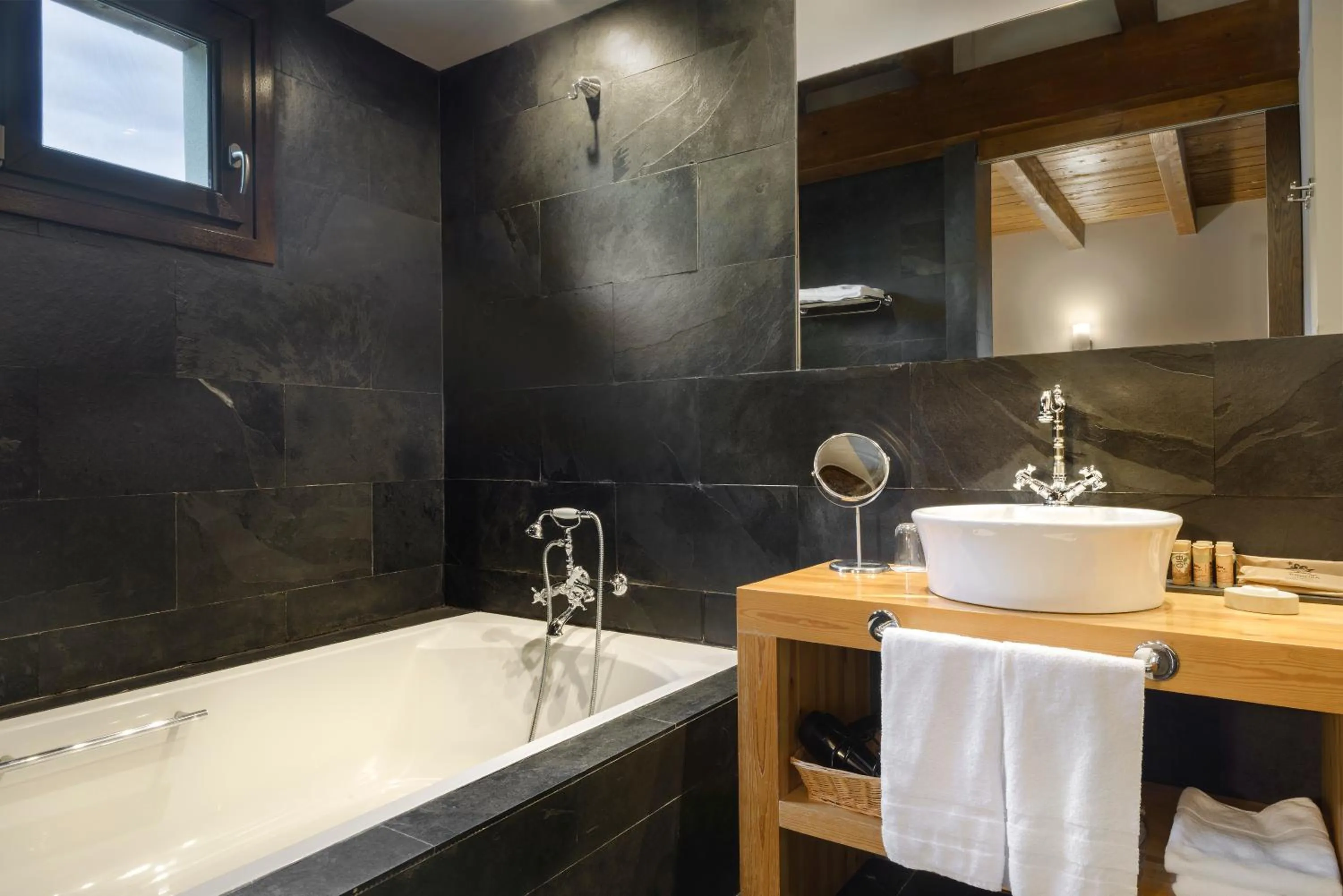 Bathroom in Hotel Rural Iribarnia