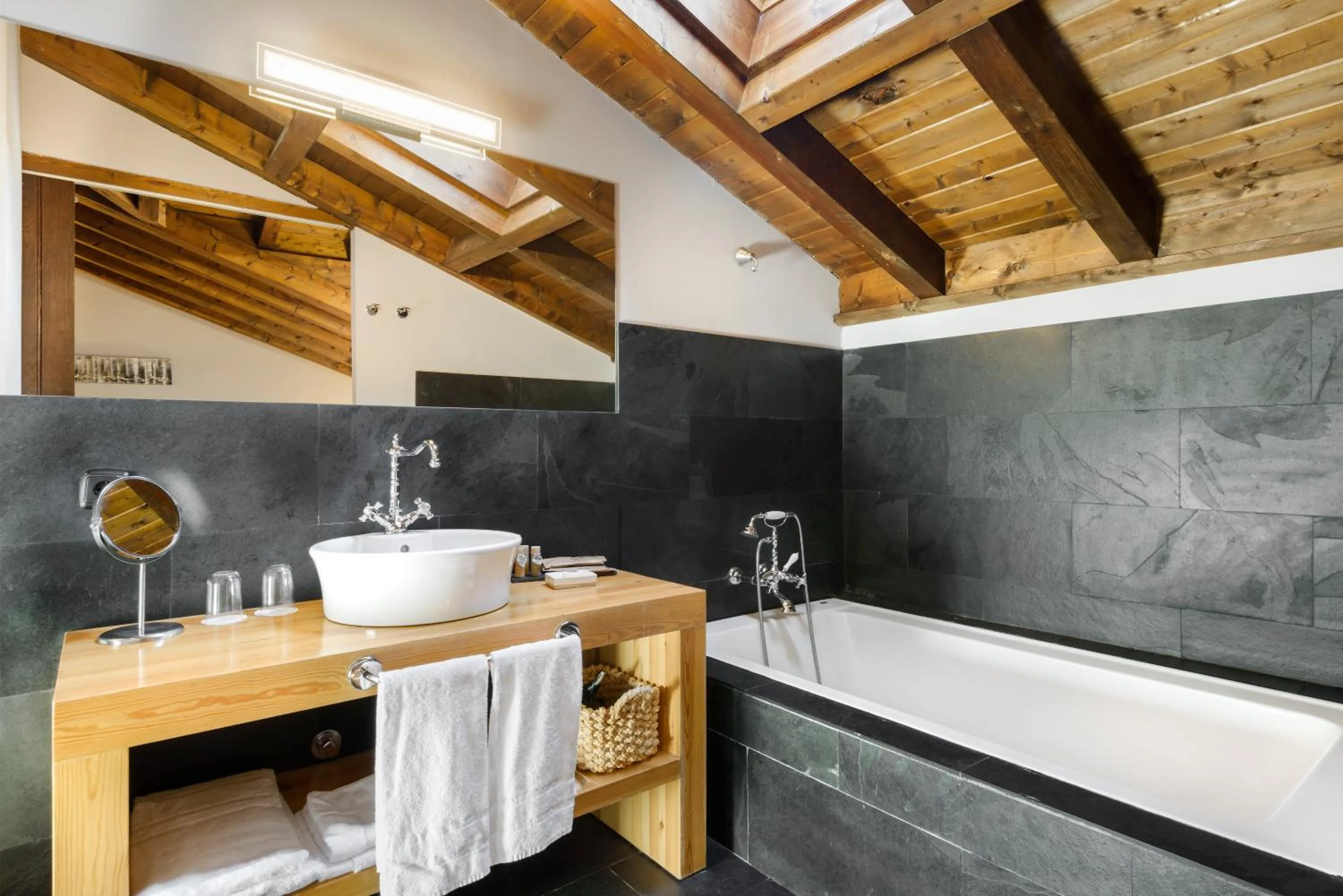 Bathroom in Hotel Rural Iribarnia