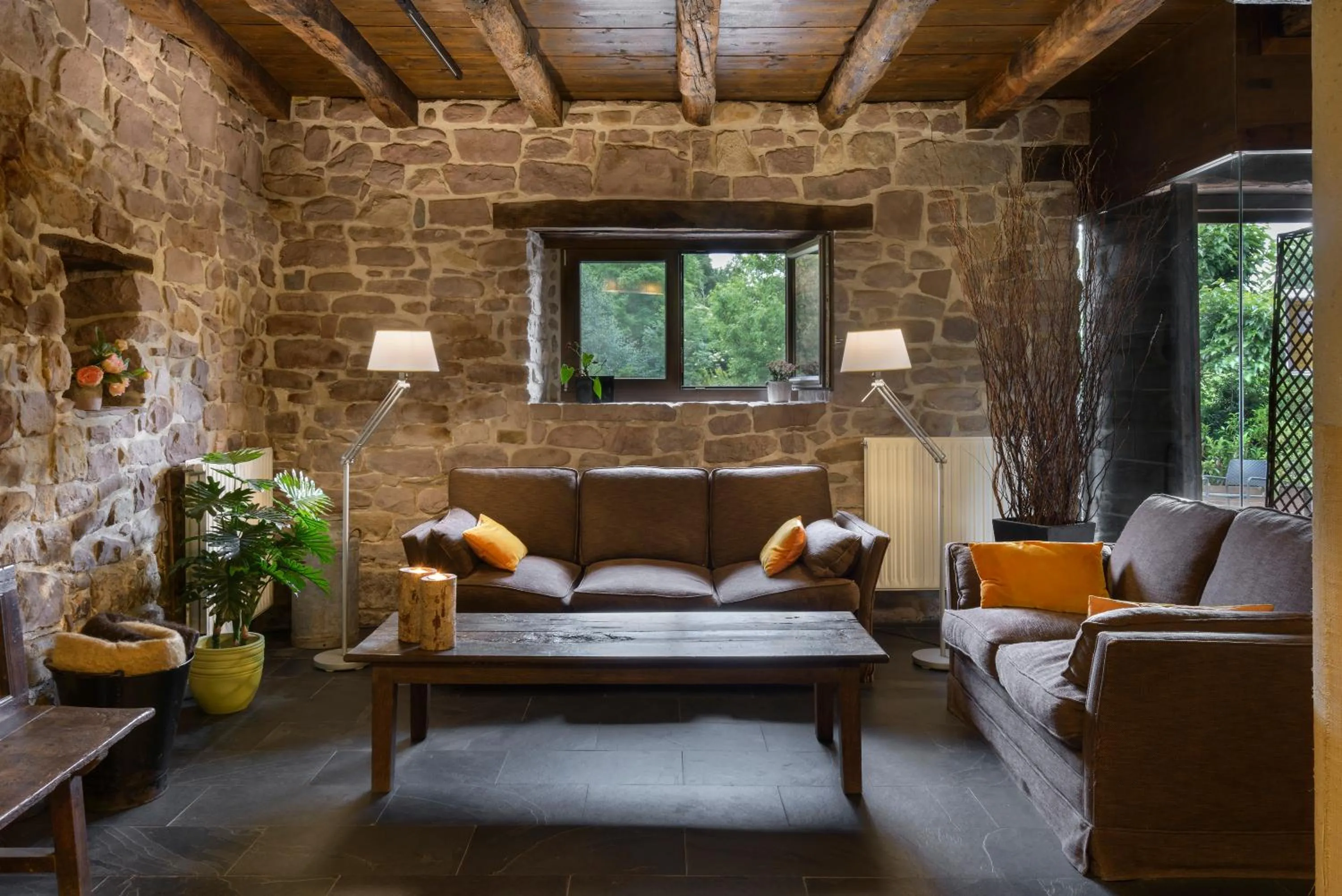 Communal lounge/ TV room in Hotel Rural Iribarnia