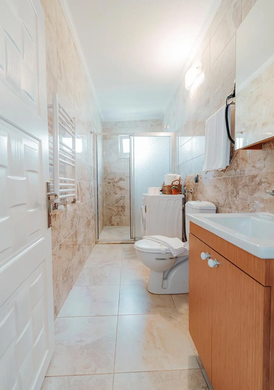 Shower in Umut Apartments