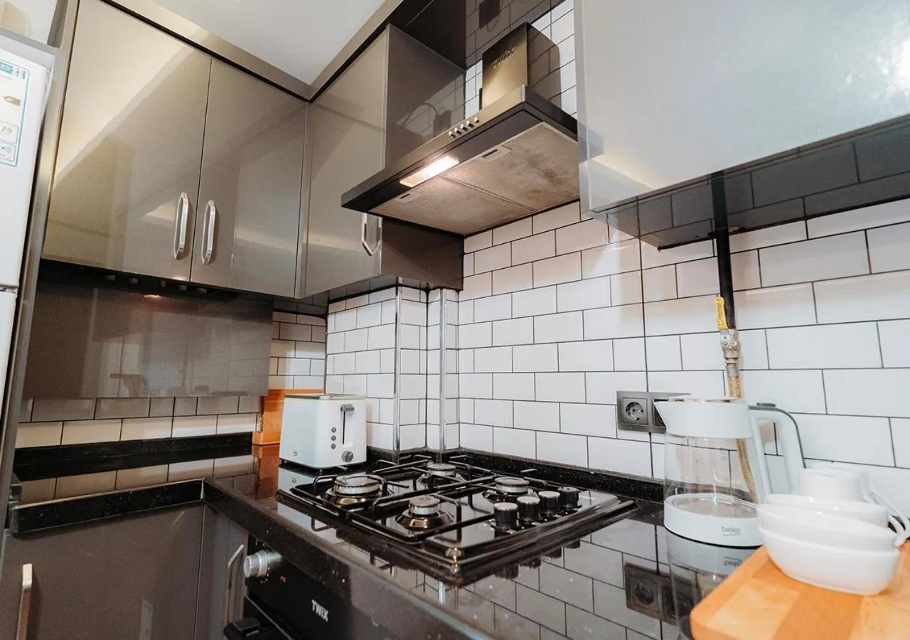 Kitchen or kitchenette in Umut Apartments