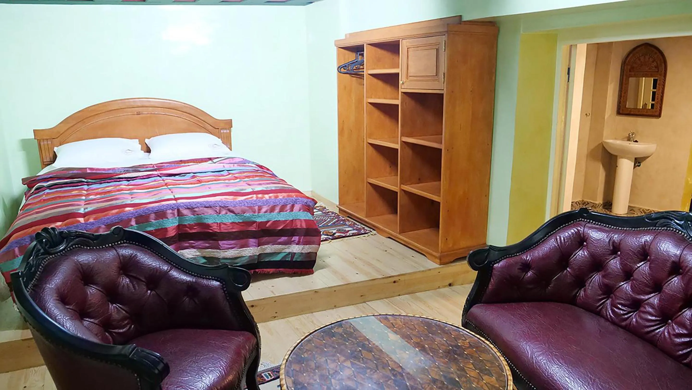 Living room, Bed in Ryad 91