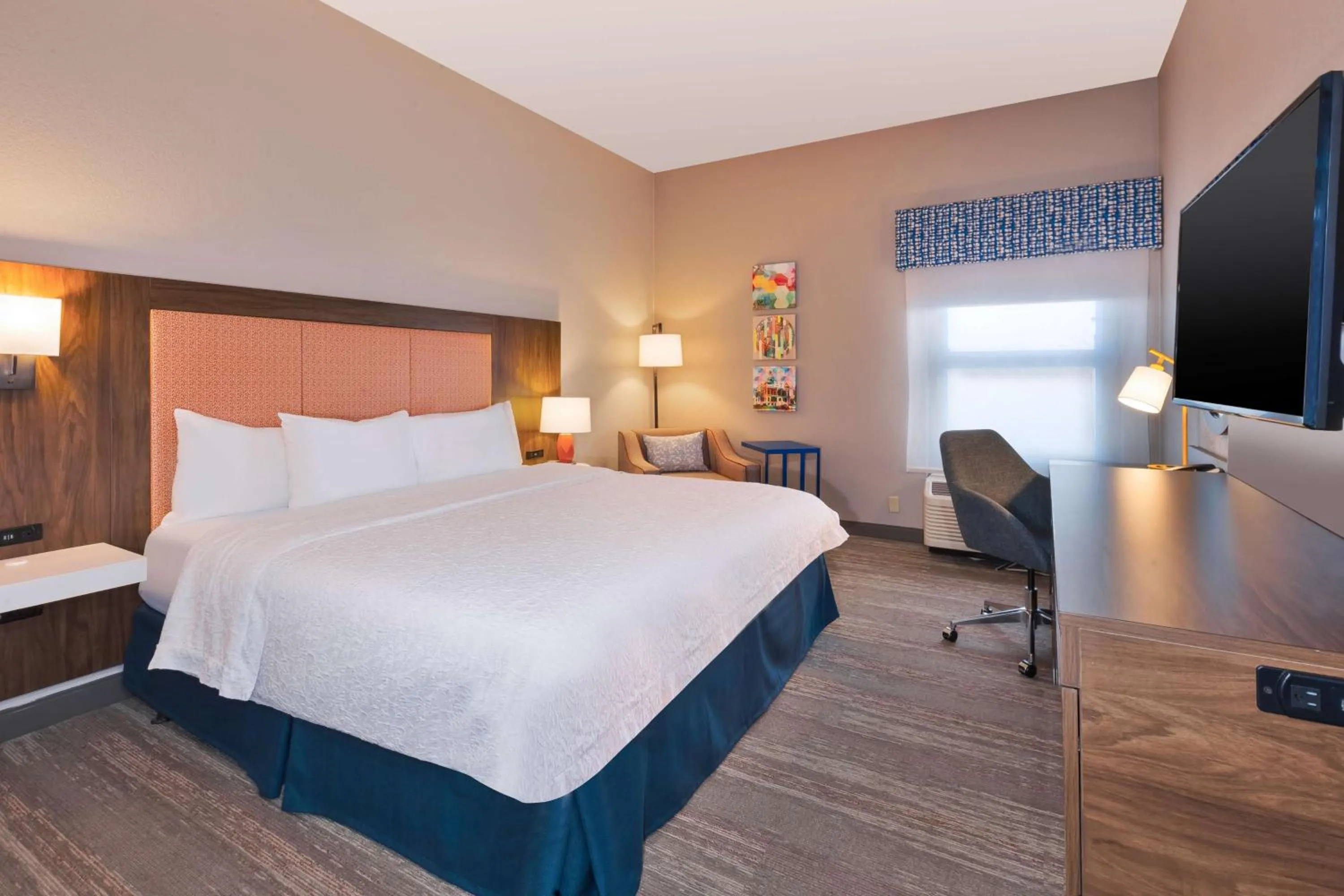 Bedroom, Bed in Hampton Inn Princeton