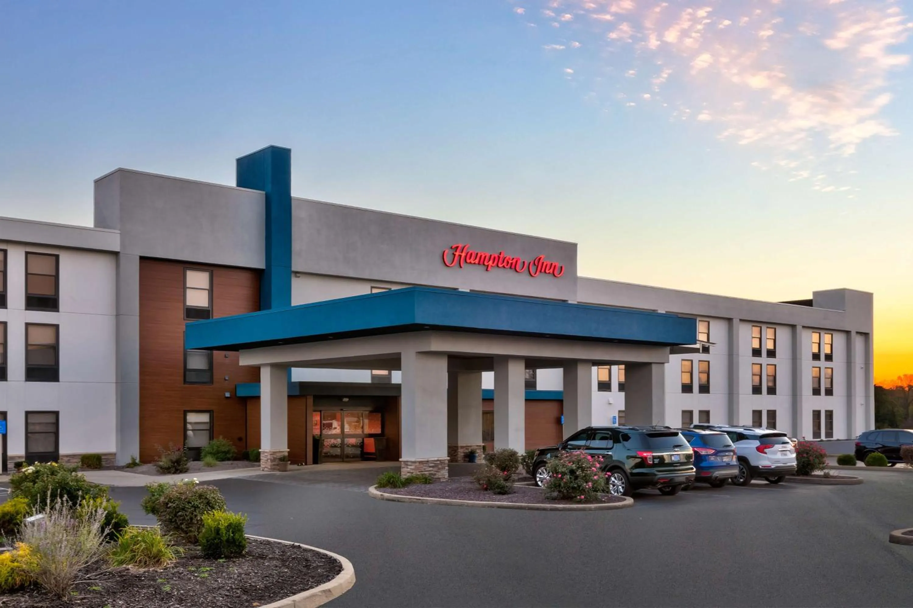 Property building in Hampton Inn Princeton