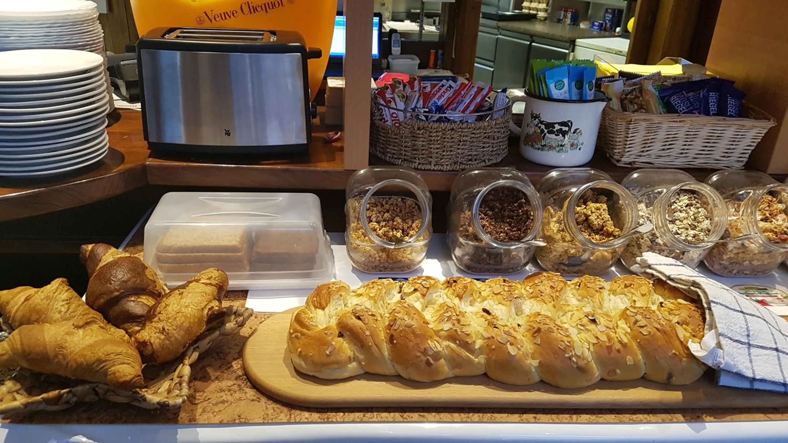 Buffet breakfast in Schillers Hotel & Café - GARNI -