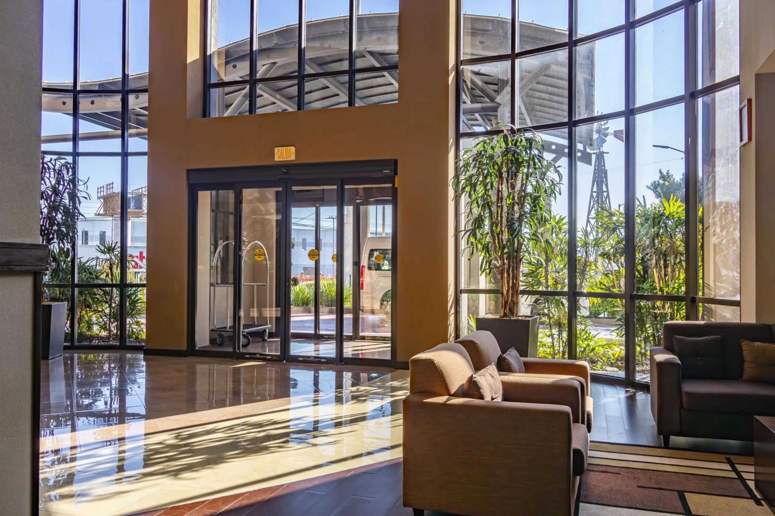 Lobby or reception in Best Western PREMIER Monterrey Aeropuerto