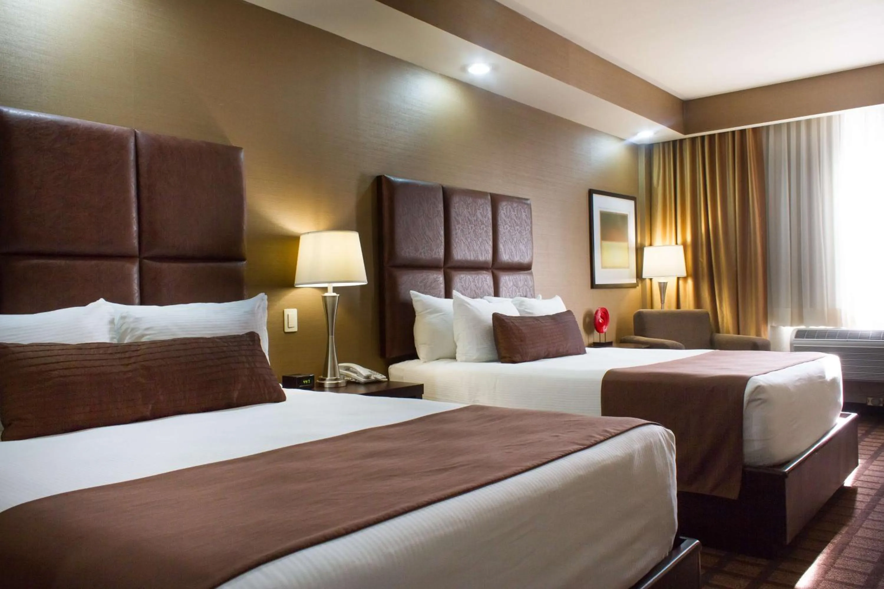 Photo of the whole room, Bed in Best Western PREMIER Monterrey Aeropuerto