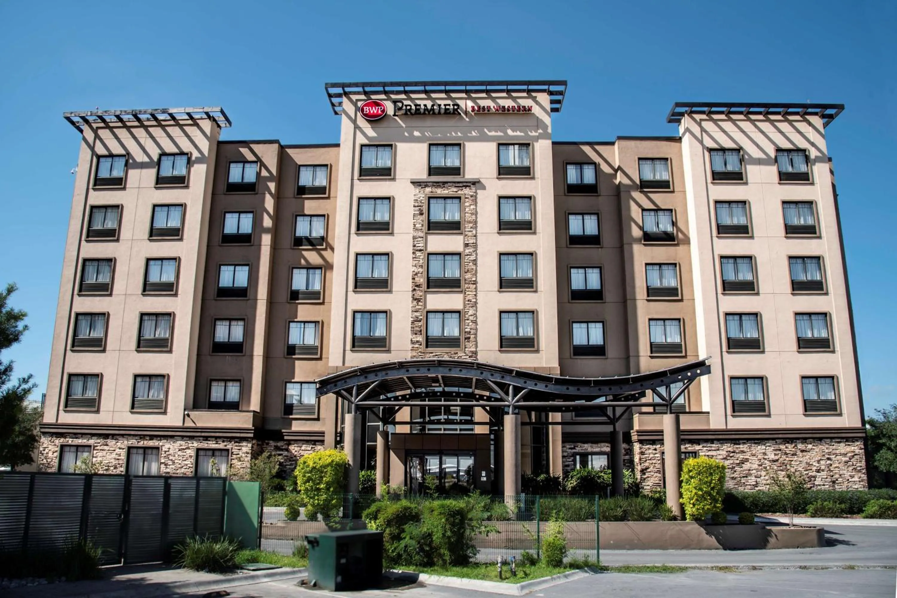 Property building in Best Western PREMIER Monterrey Aeropuerto