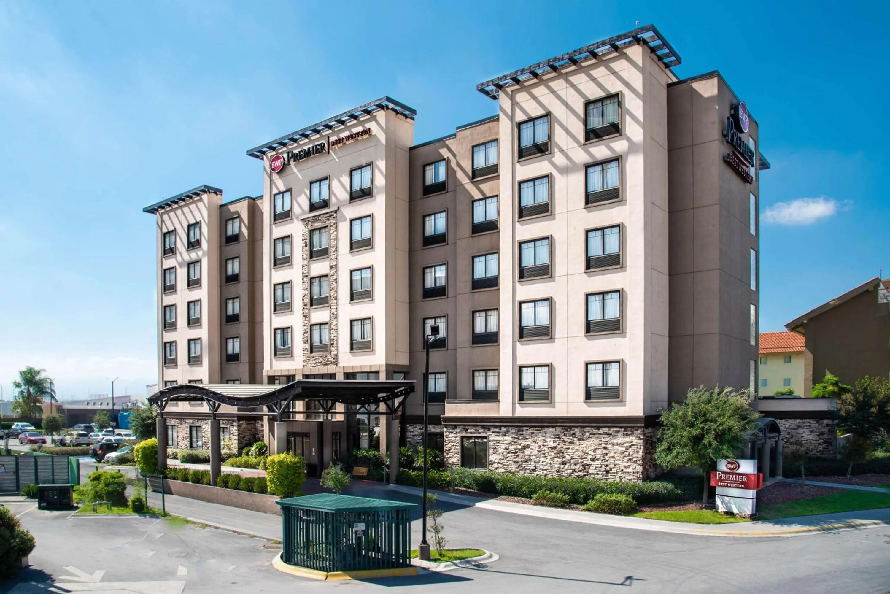 Property building in Best Western PREMIER Monterrey Aeropuerto
