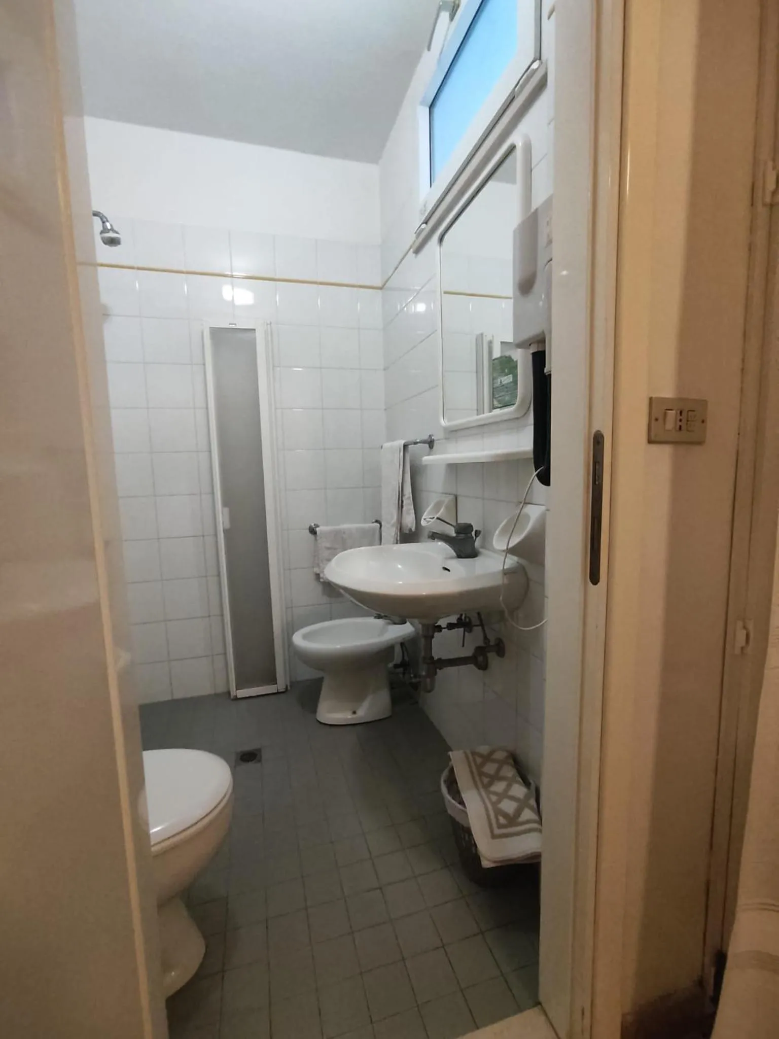 Shower in Hotel Moresco Riccione - Piscina Beach Village