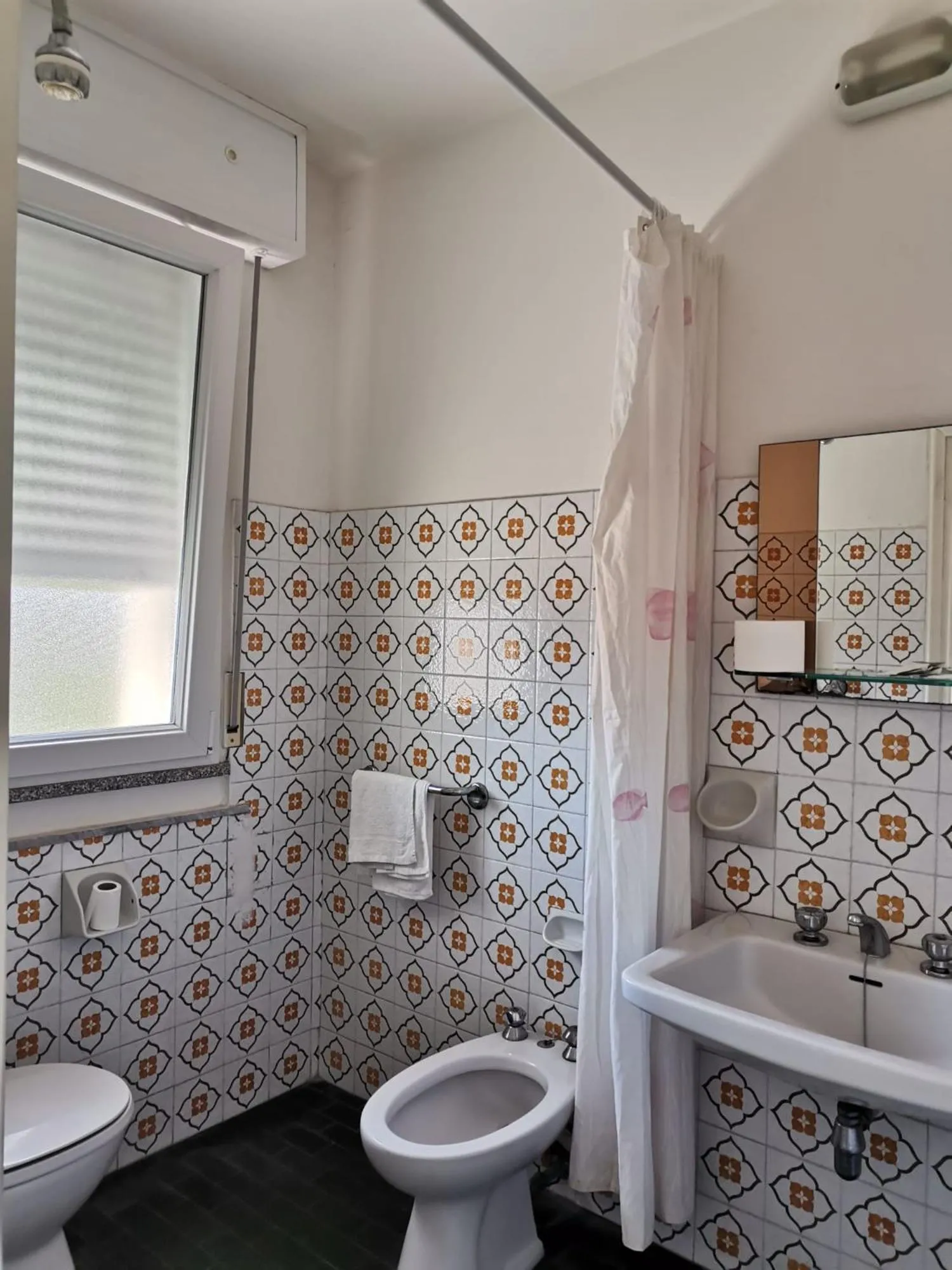 Bathroom in Hotel Moresco Riccione - Piscina Beach Village