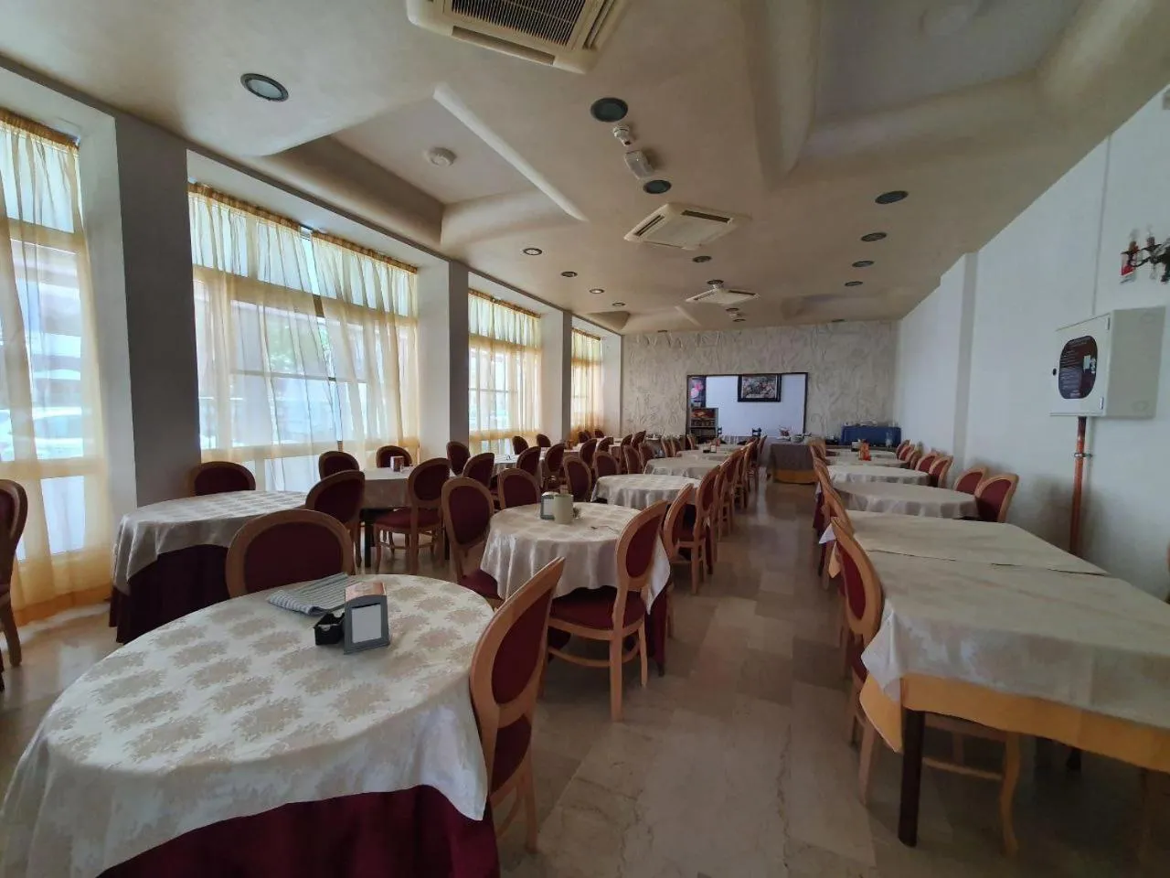 Breakfast in Hotel Moresco Riccione - Piscina Beach Village
