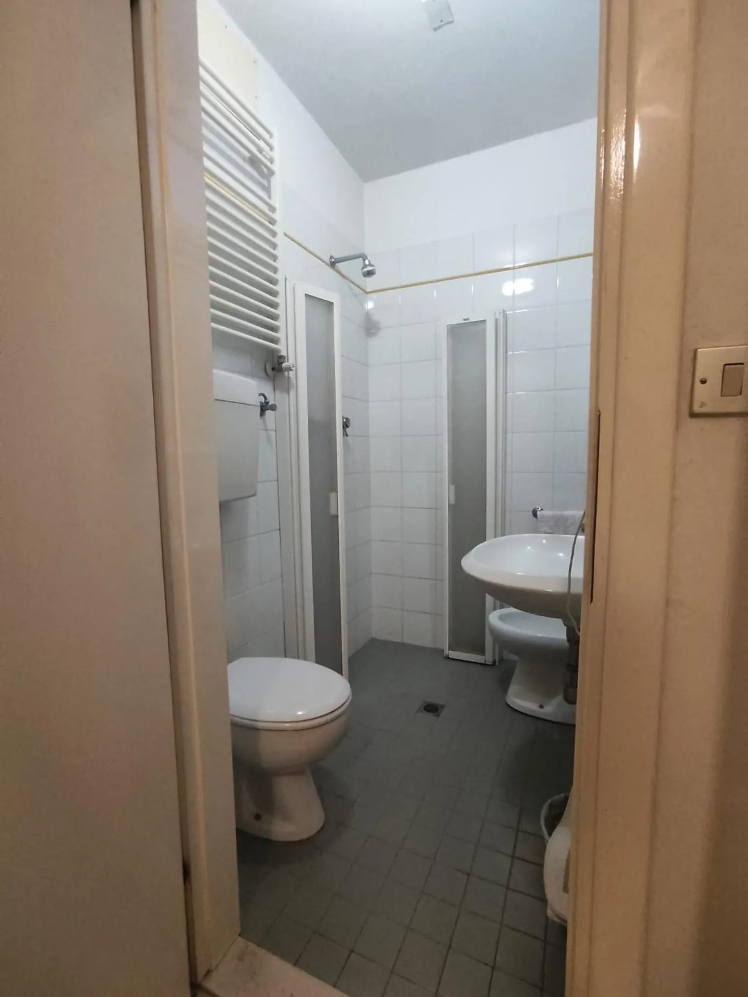 Shower in Hotel Moresco Riccione - Piscina Beach Village