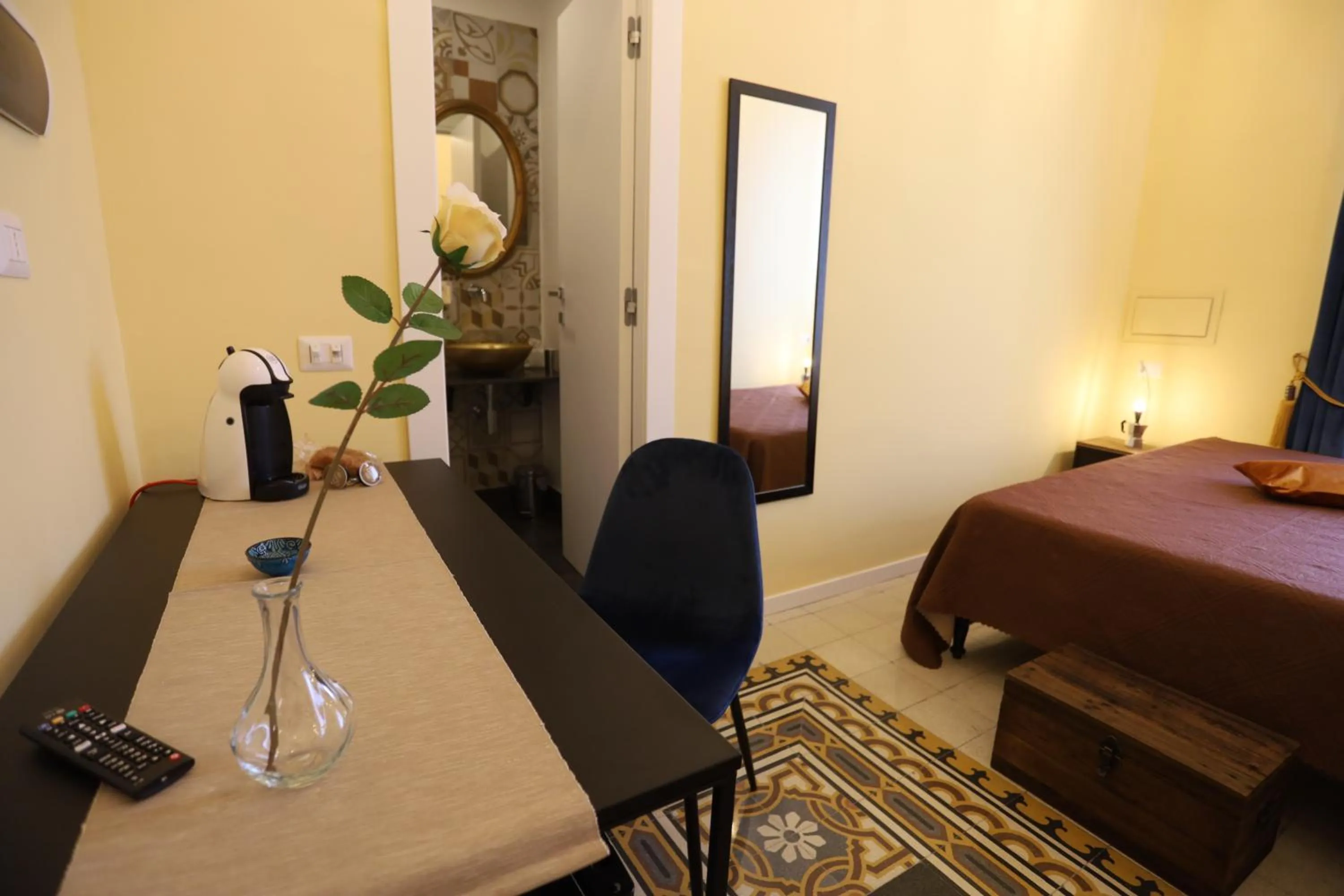 Bedroom, Bed in aroma - Neapolitan BnB