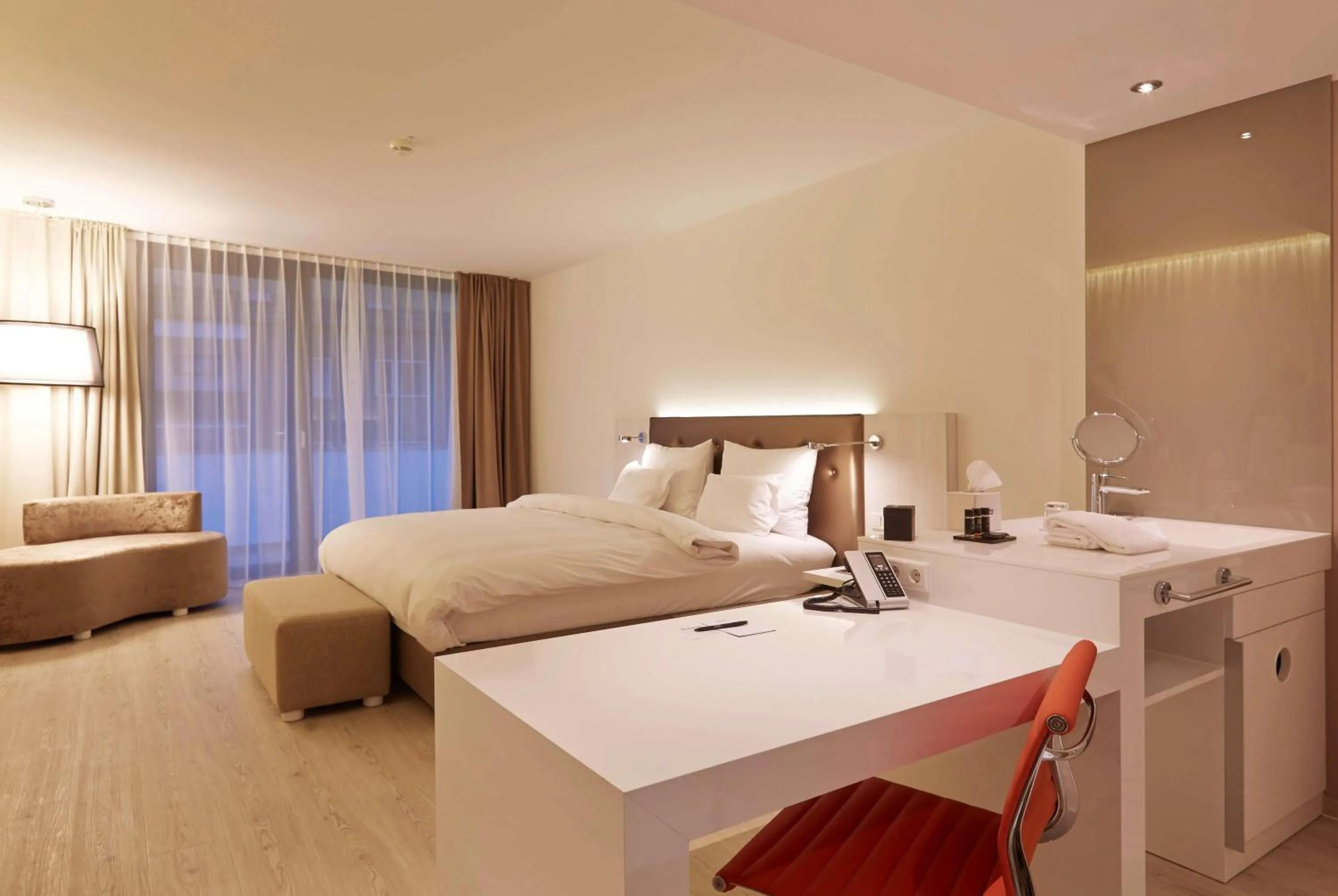 Photo of the whole room, Bed in elaya hotel kleve, Trademark Collection by Wyndham