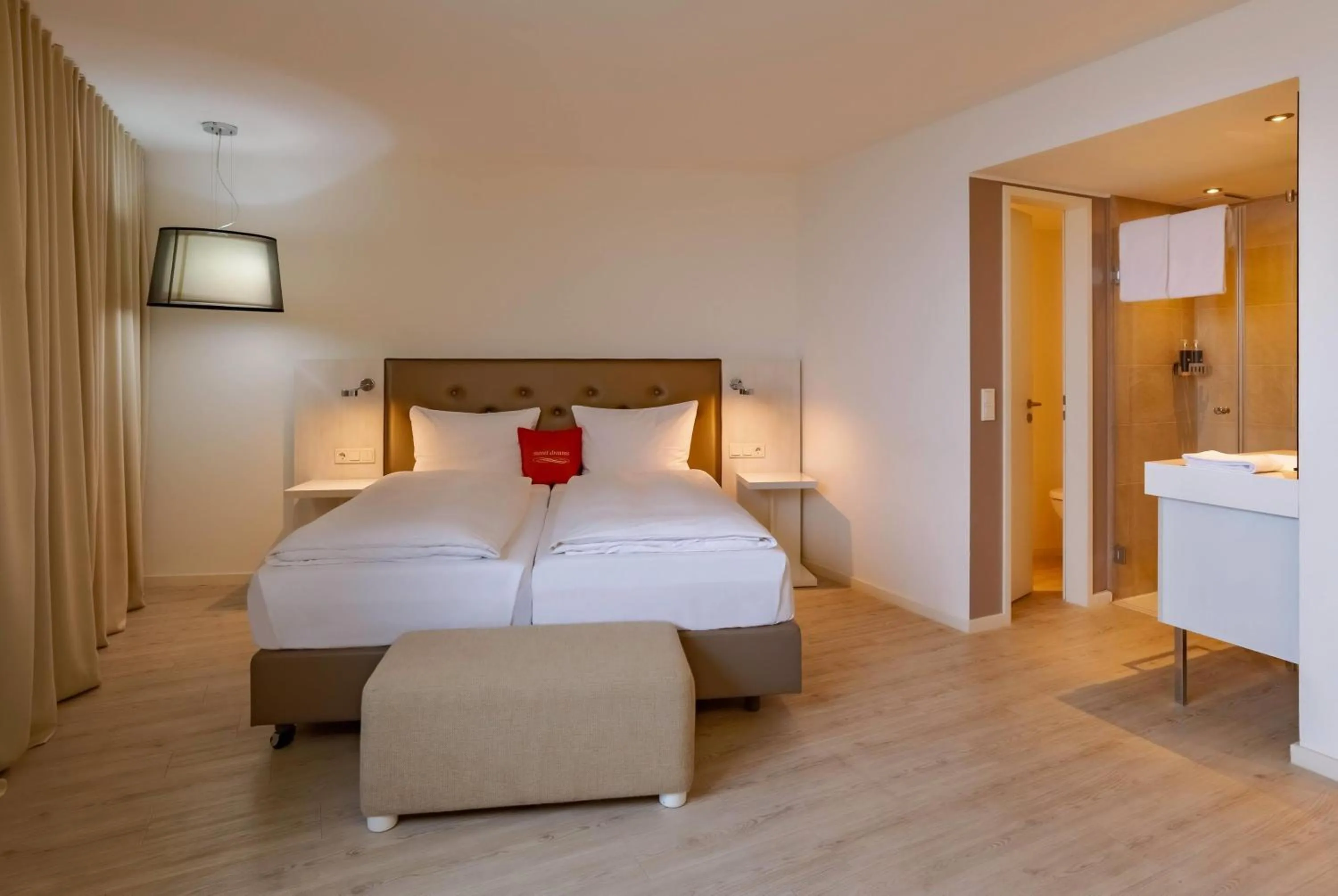 Photo of the whole room, Bed in elaya hotel kleve, Trademark Collection by Wyndham