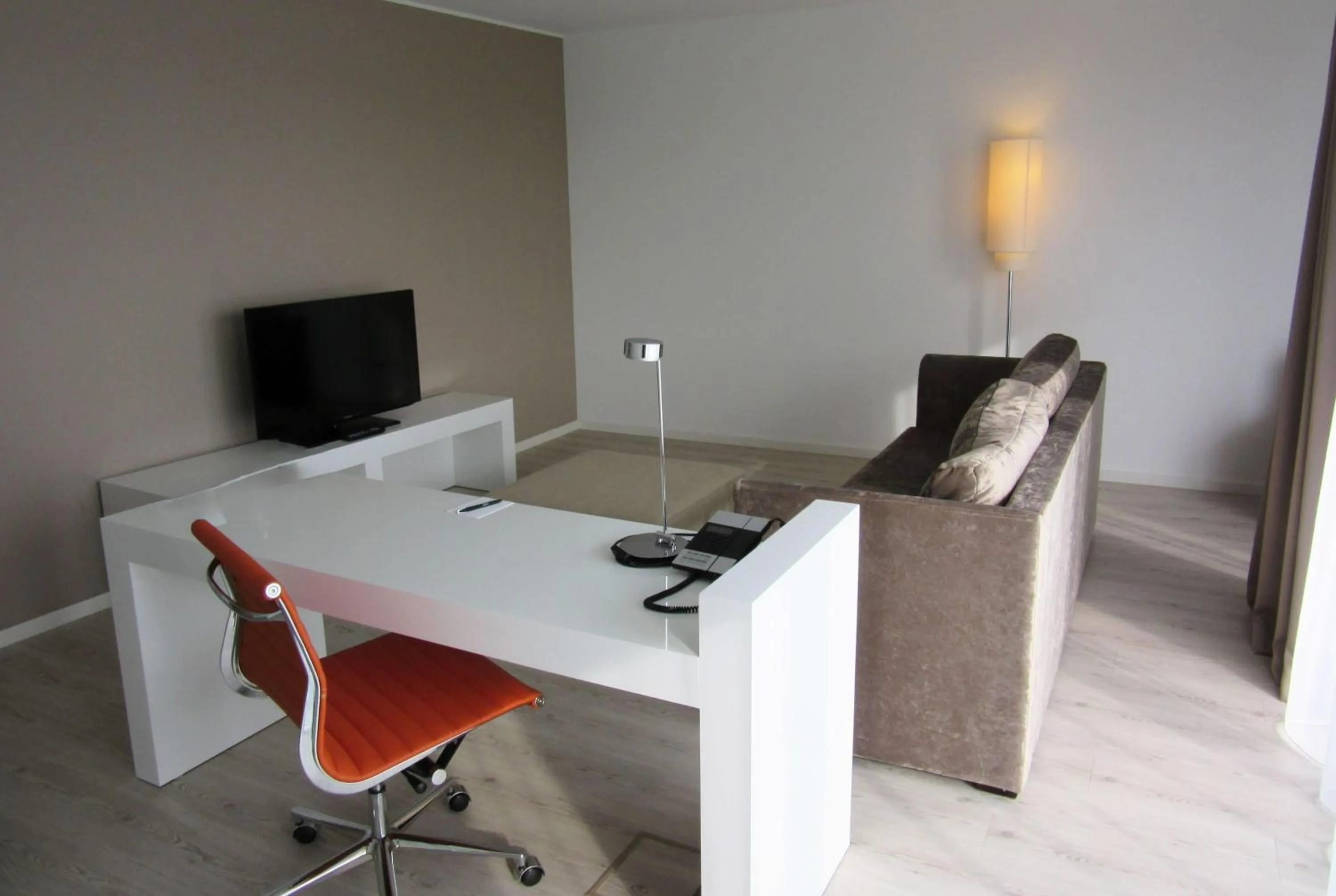 Photo of the whole room in elaya hotel kleve, Trademark Collection by Wyndham