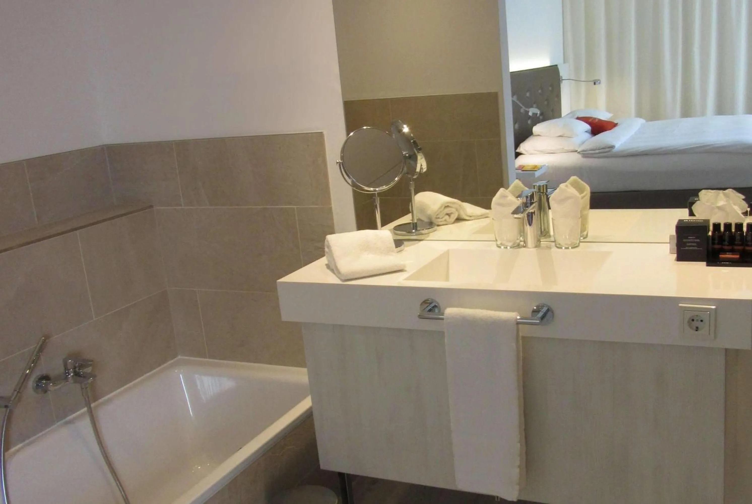 Bathroom, Bed in elaya hotel kleve, Trademark Collection by Wyndham
