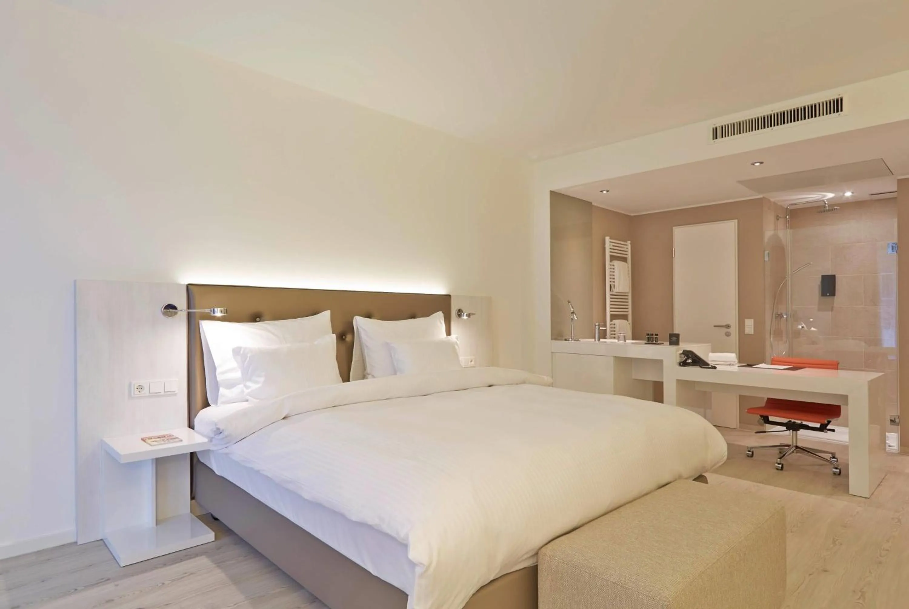 Photo of the whole room, Bed in elaya hotel kleve, Trademark Collection by Wyndham