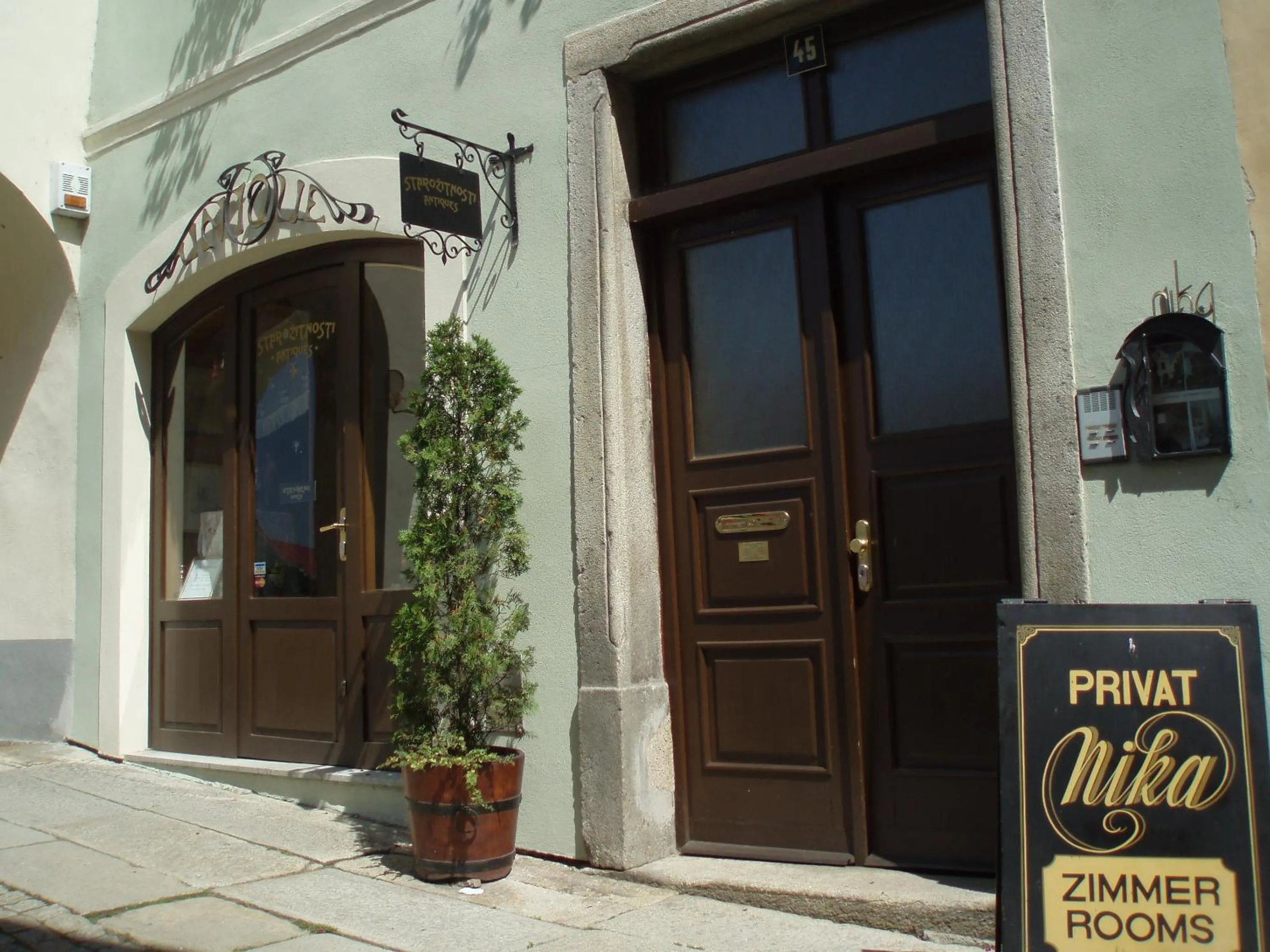 Facade/entrance in B&B Nika