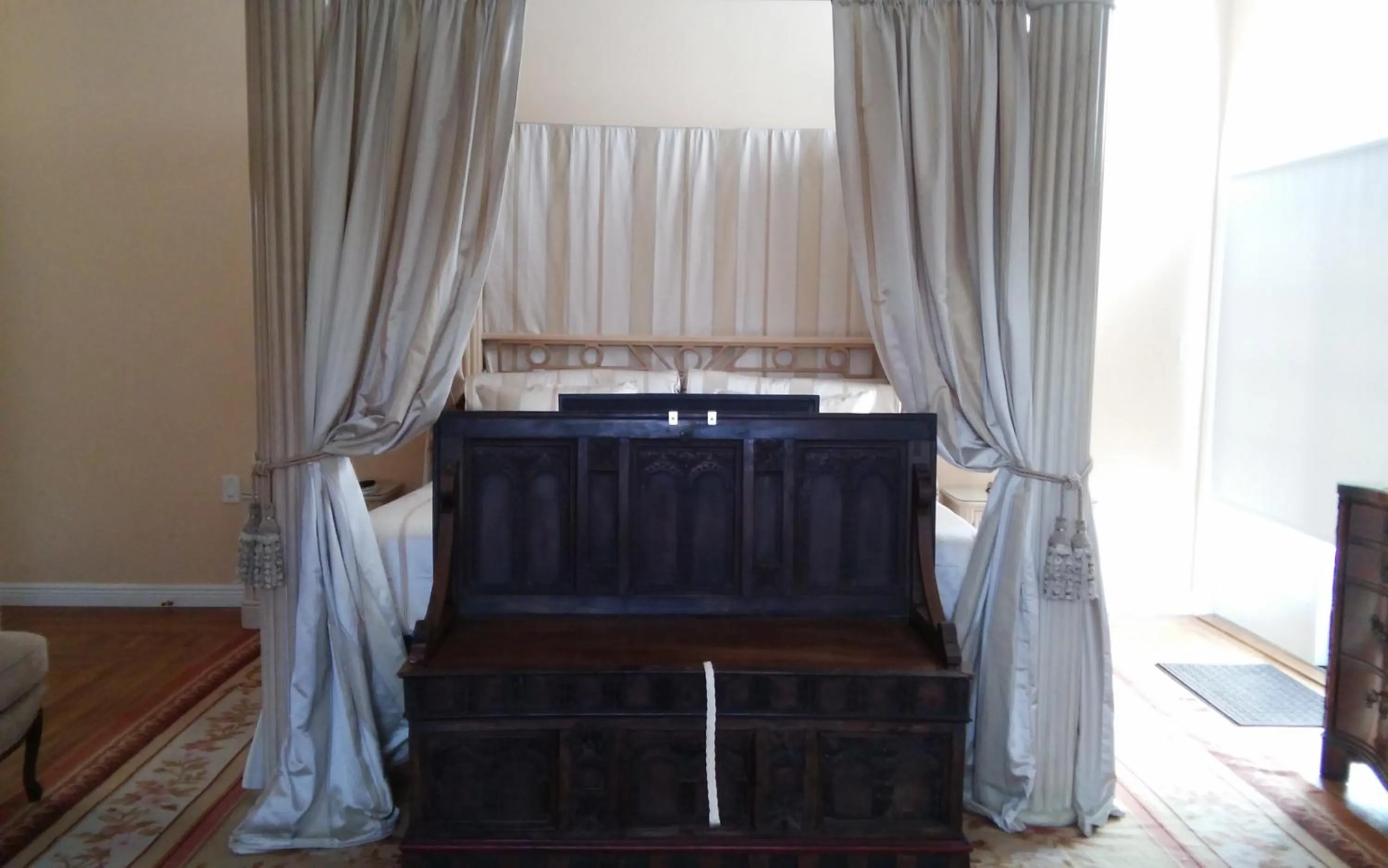 Bed in Inntiquity, A Country Inn