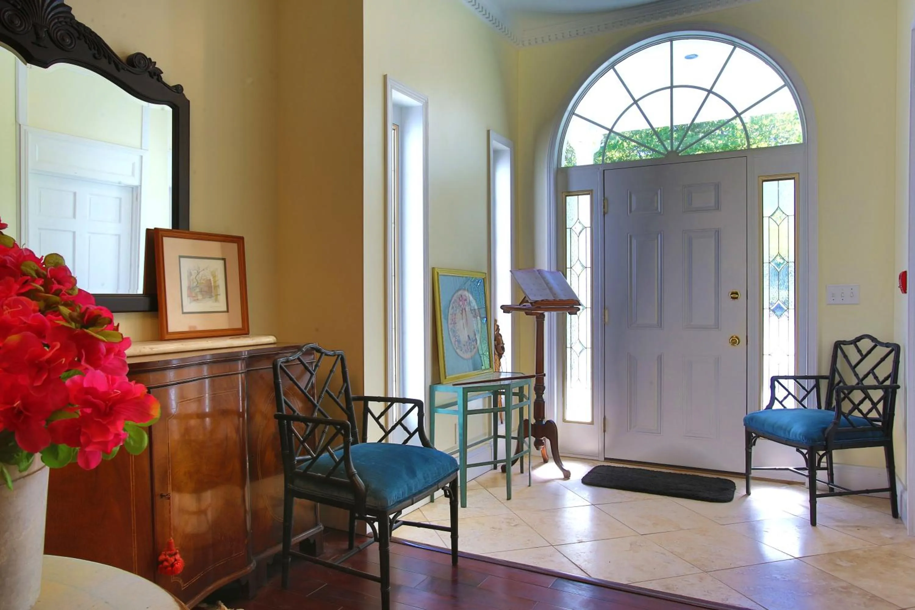 Lobby or reception in Inntiquity, A Country Inn