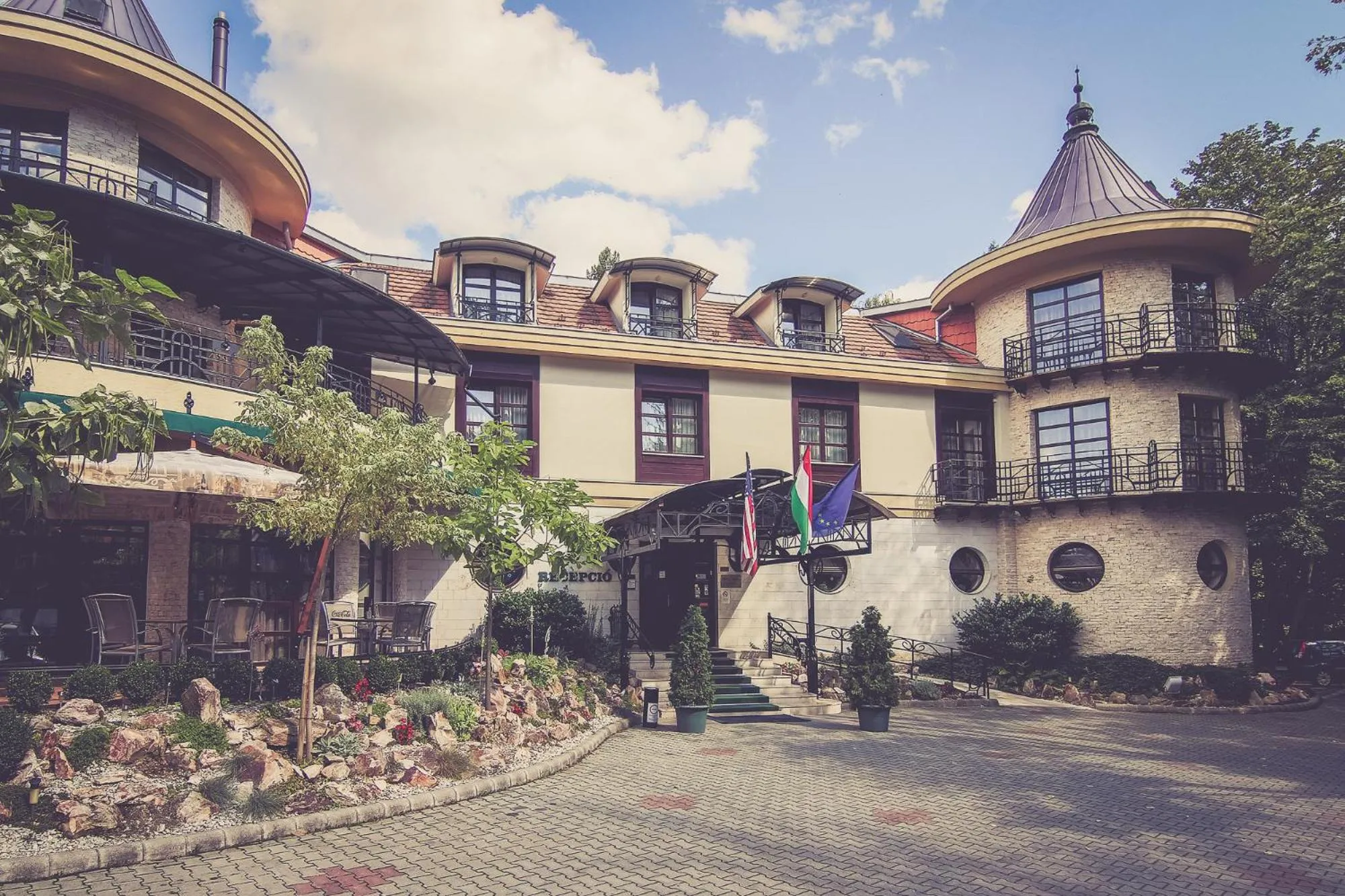 Facade/entrance in Hotel Kitty