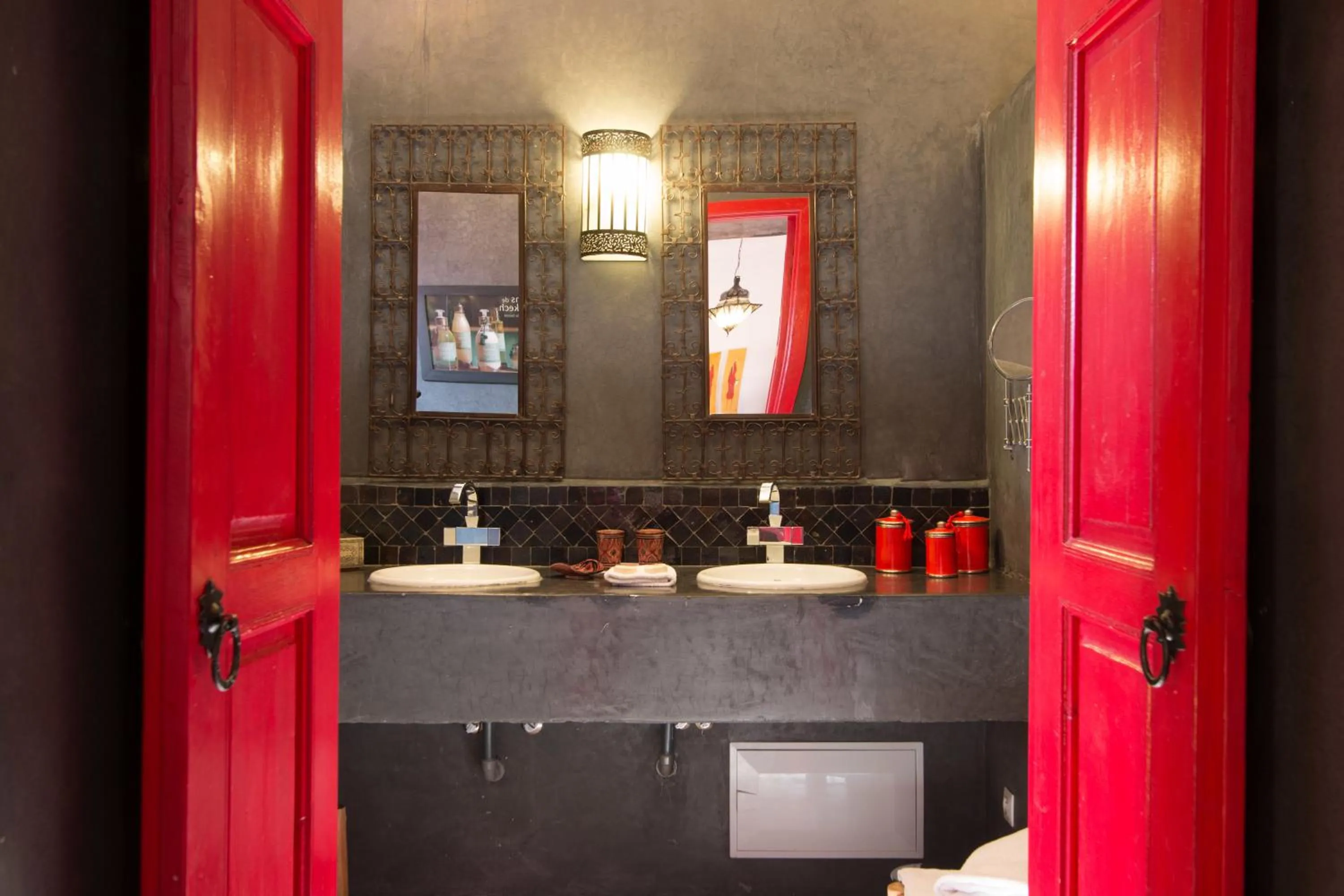 Shower in Riad Alegria